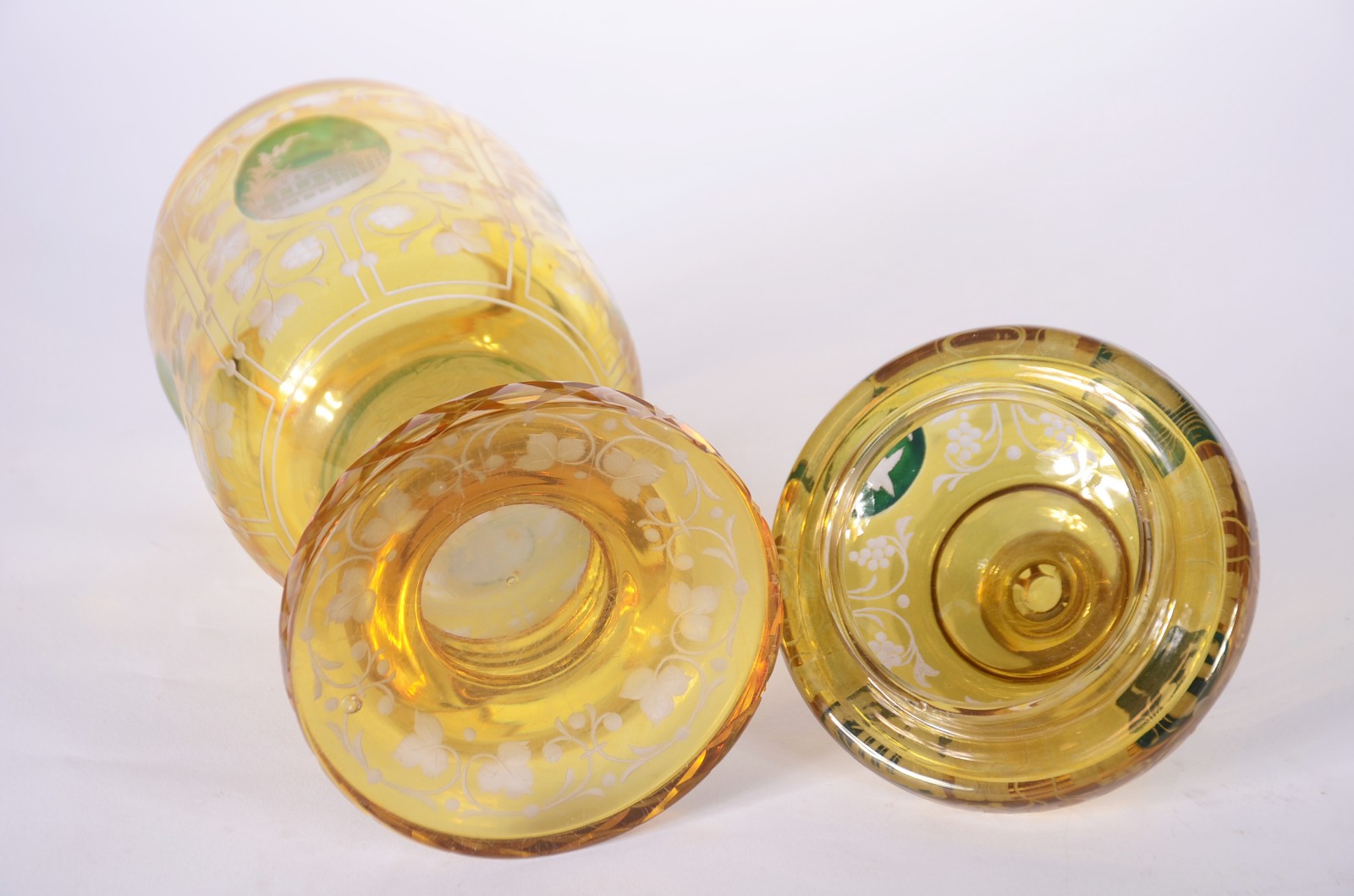 Bomboniere de cristal doublé amarelo com reservas lavradas decoradas... - foto 9 de 9