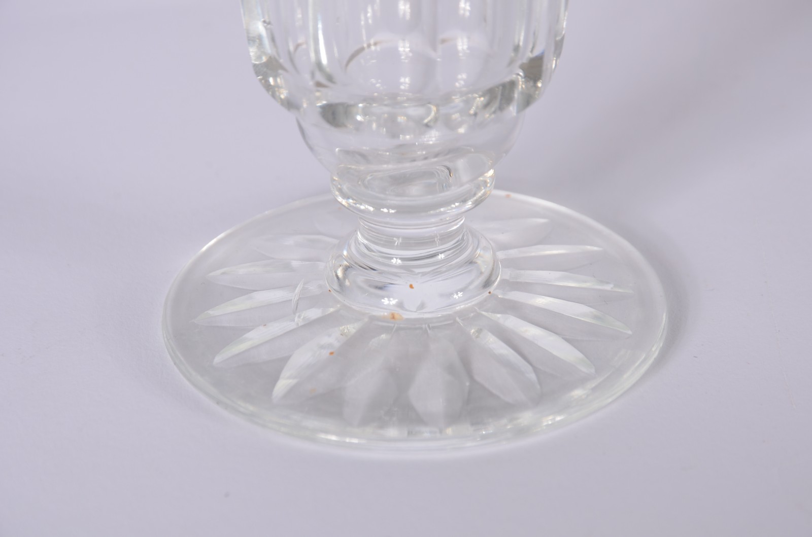 Conjunto de jarra com 5 longos copos de cristal doublé âmbar lapidado. - foto 9 de 11