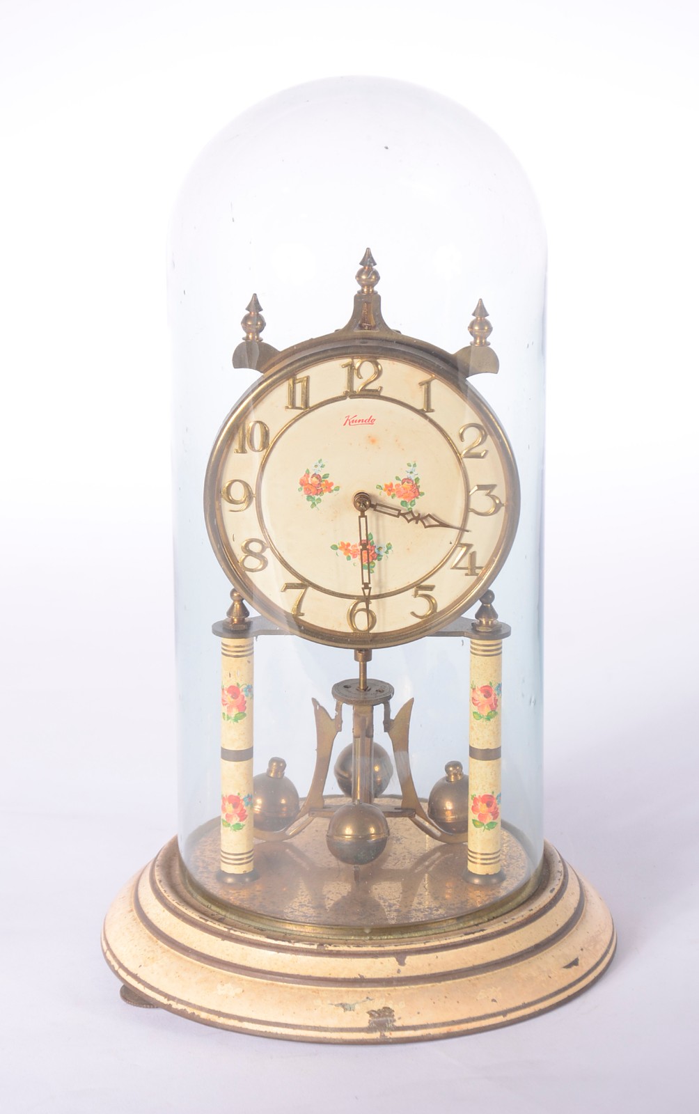 Relógio de mesa de metal dourado Kundo com redoma de vidro. Oxidações... - foto 1 de 10