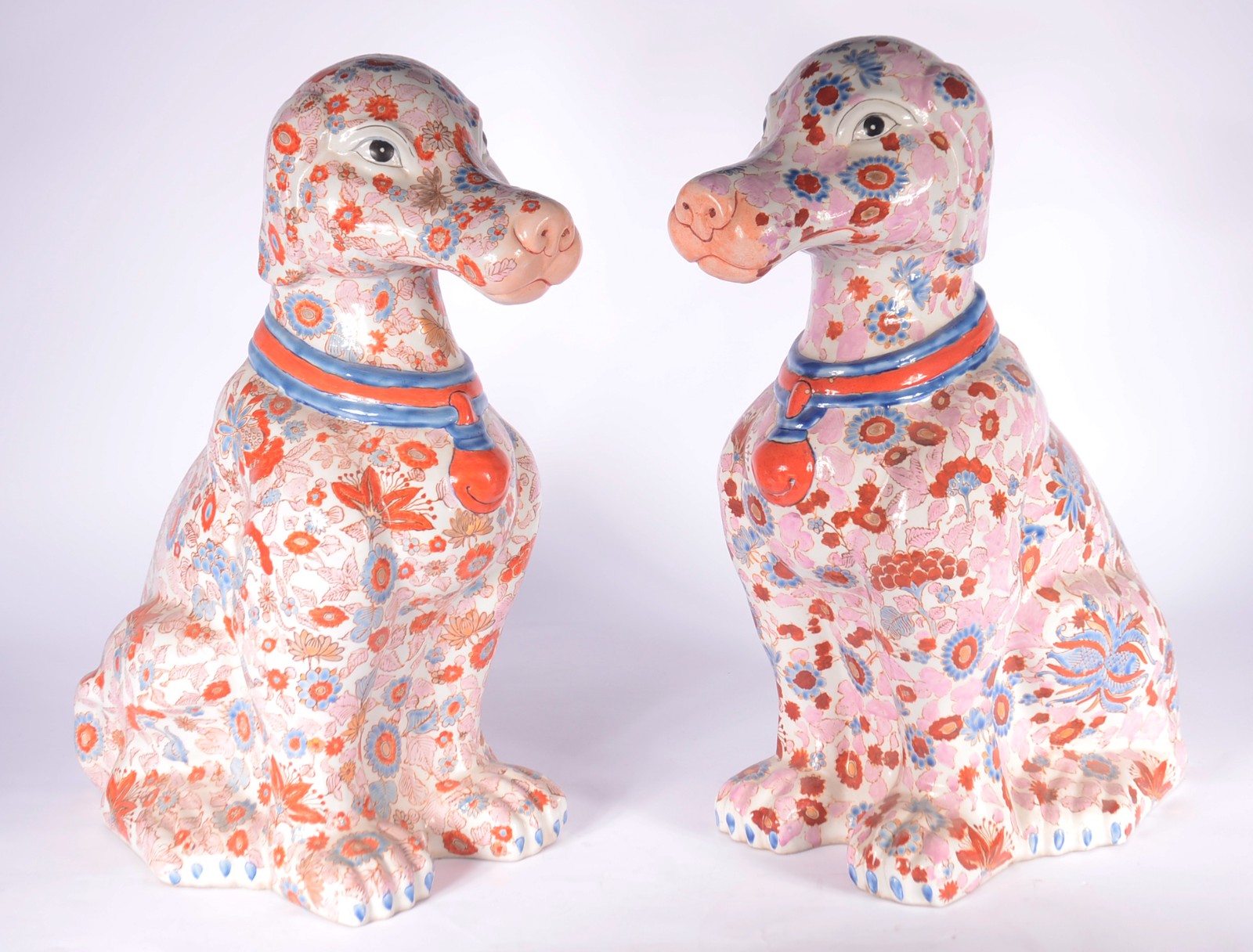 Par de esculturas de porcelana oriental policromada representando... - foto 1 de 10