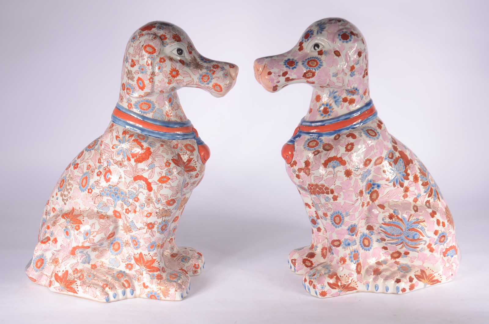 Par de esculturas de porcelana oriental policromada representando... - foto 6 de 10