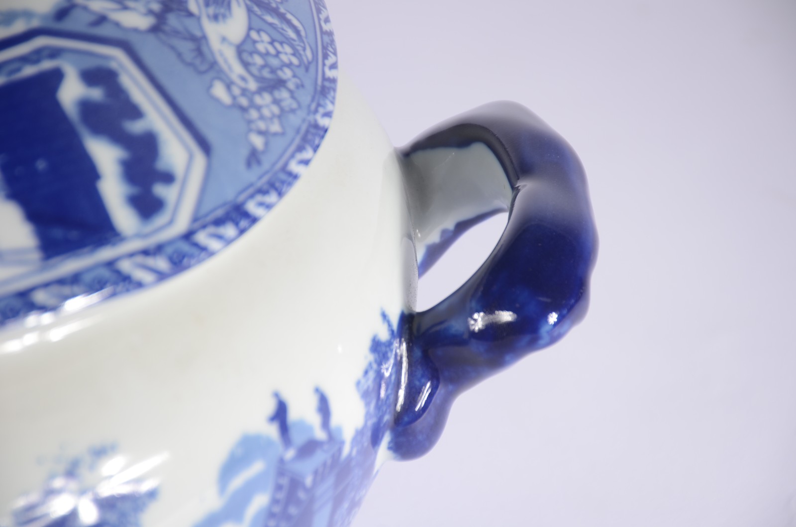 Grande sopeira de porcelana Victoria Ware - Ironstone, decorada com... - foto 4 de 10