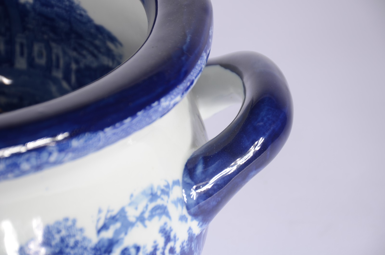 Grande cachepot de porcelana Victoria Ware - Ironstone, decorado com... - foto 5 de 8