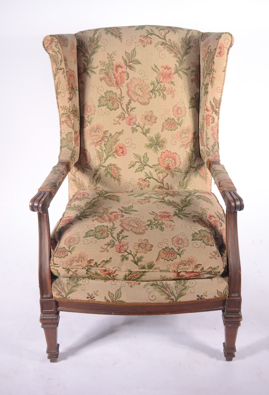 Bergere de madeira nobre, assento e encosto estofado e forrado com... - foto 2 de 7