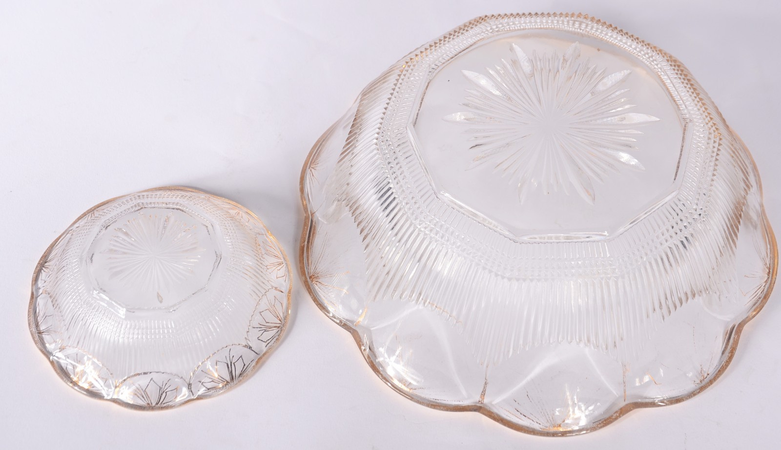 Diversas peças de cristal, sendo: saladeira com 5 bowls, bomboniere... - foto 4 de 11