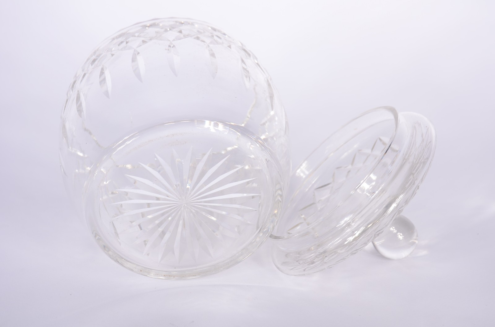 Diversas peças de cristal, sendo: saladeira com 5 bowls, bomboniere... - foto 9 de 11