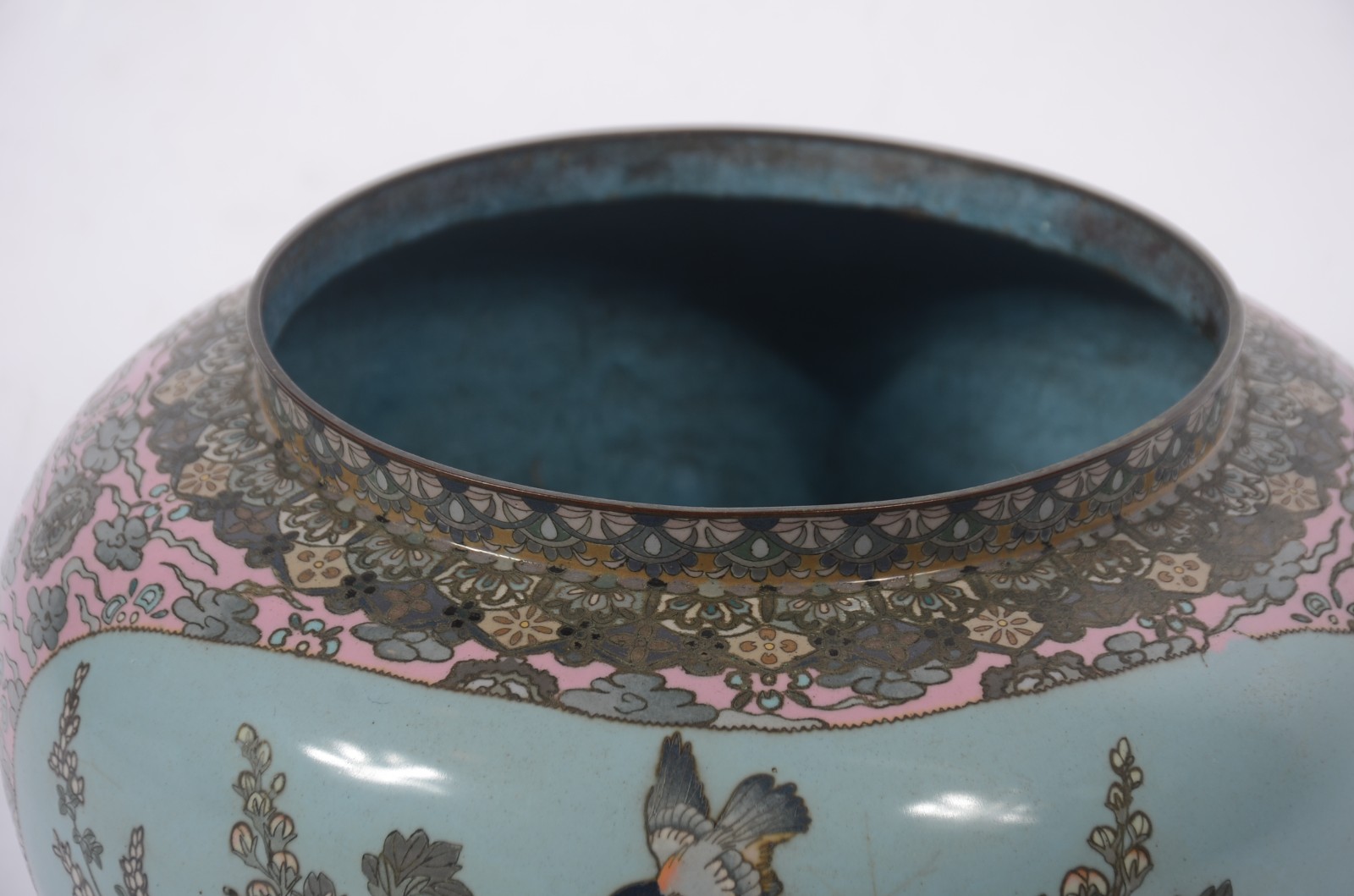 Antigo cachepot de cloisoné oriental decorado em reservas com flores... - foto 5 de 7