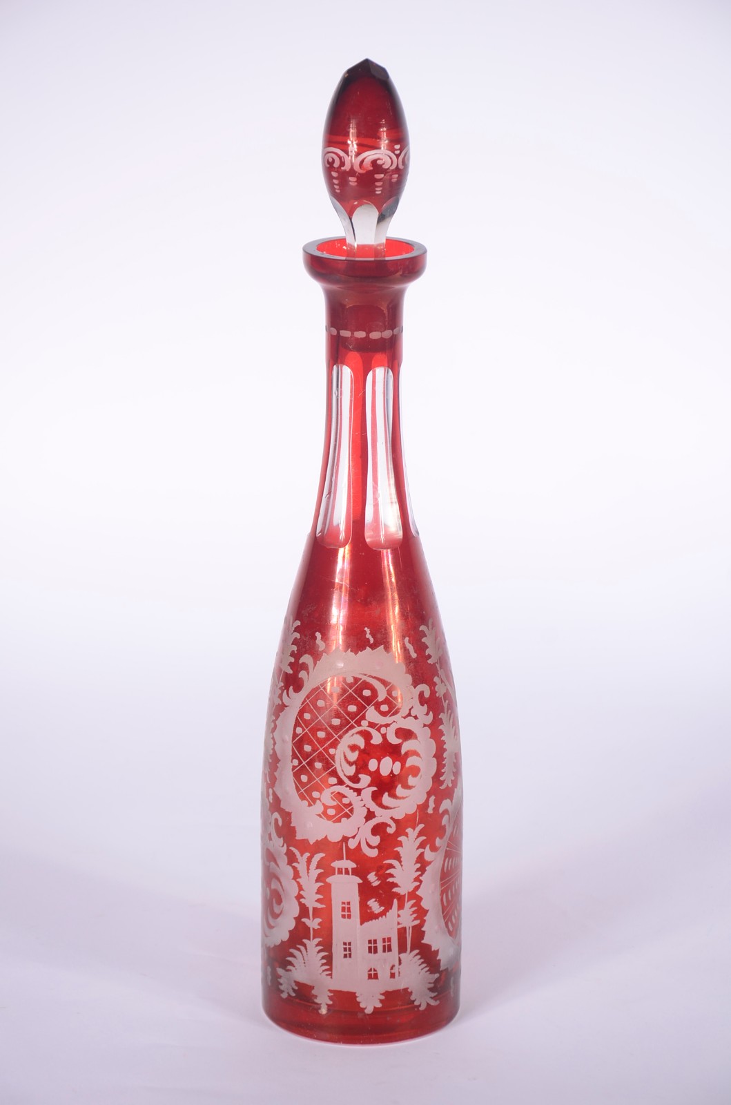 Garrafa de cristal doublé rubi lavrada, decorada com guirlandas e... - foto 1 de 9