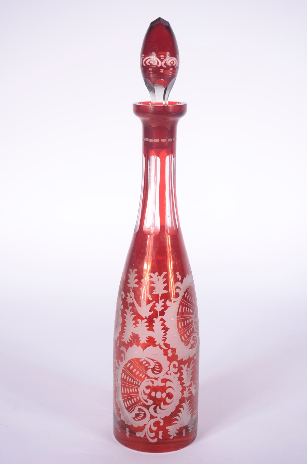 Garrafa de cristal doublé rubi lavrada, decorada com guirlandas e... - foto 2 de 9