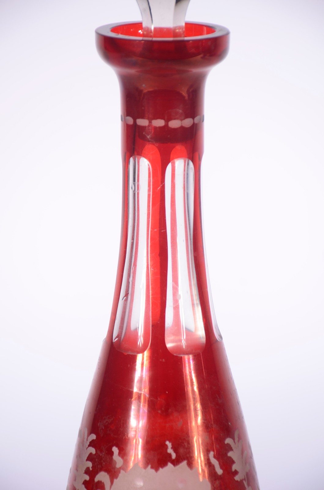 Garrafa de cristal doublé rubi lavrada, decorada com guirlandas e... - foto 5 de 9