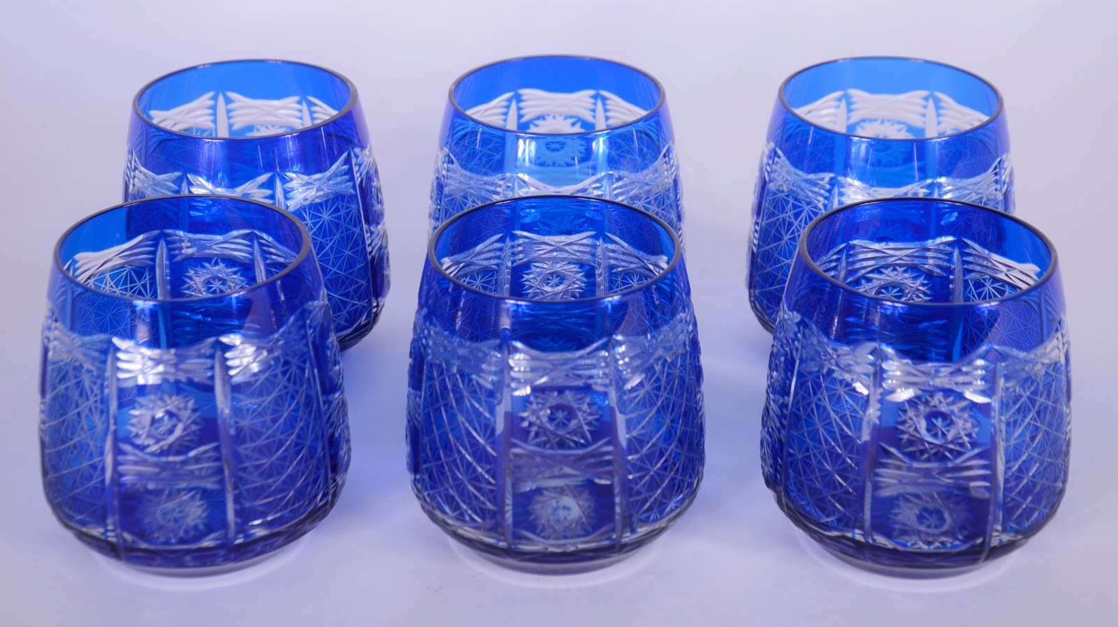 Garrafa de cristal doublé azul lapidado com 6 copos baixos. - foto 10 de 10