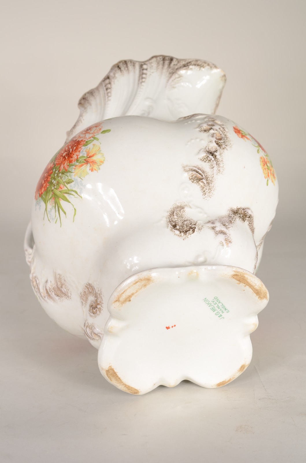 Gomil de porcelana inglesa J&G Meakin, fundo branco com flores em... - foto 6 de 7