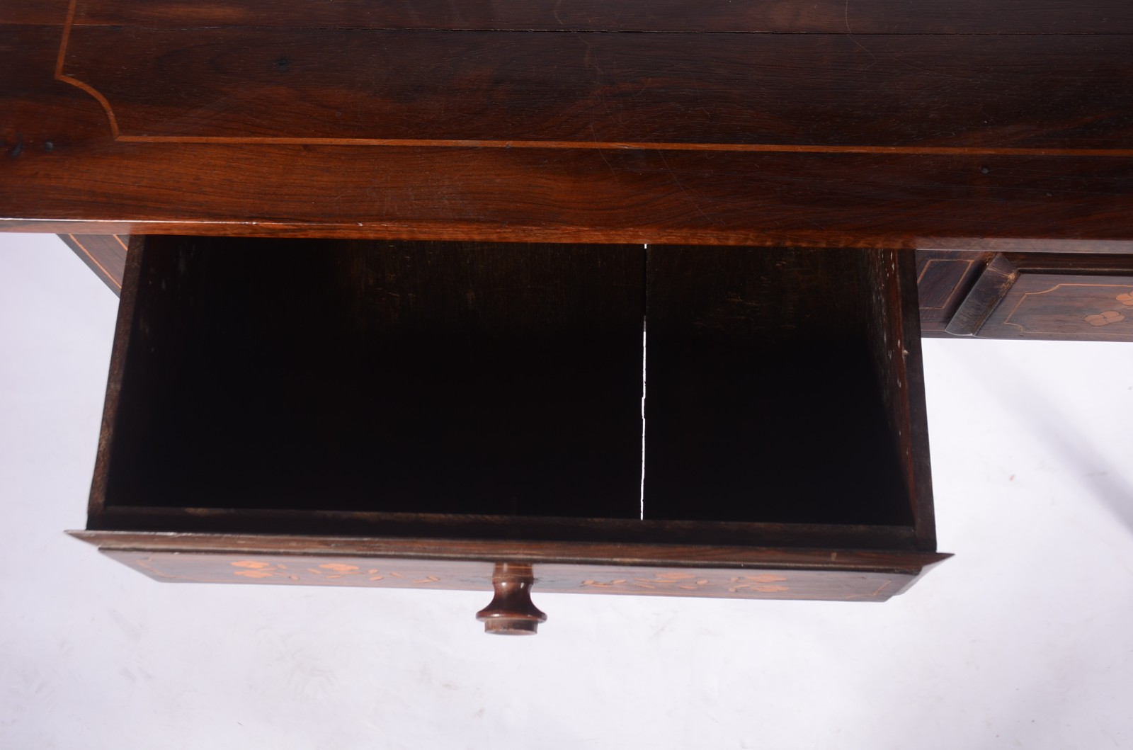 Mesa retangular de madeira nobre filetada, estilo Dona Maria, duas... - foto 5 de 9