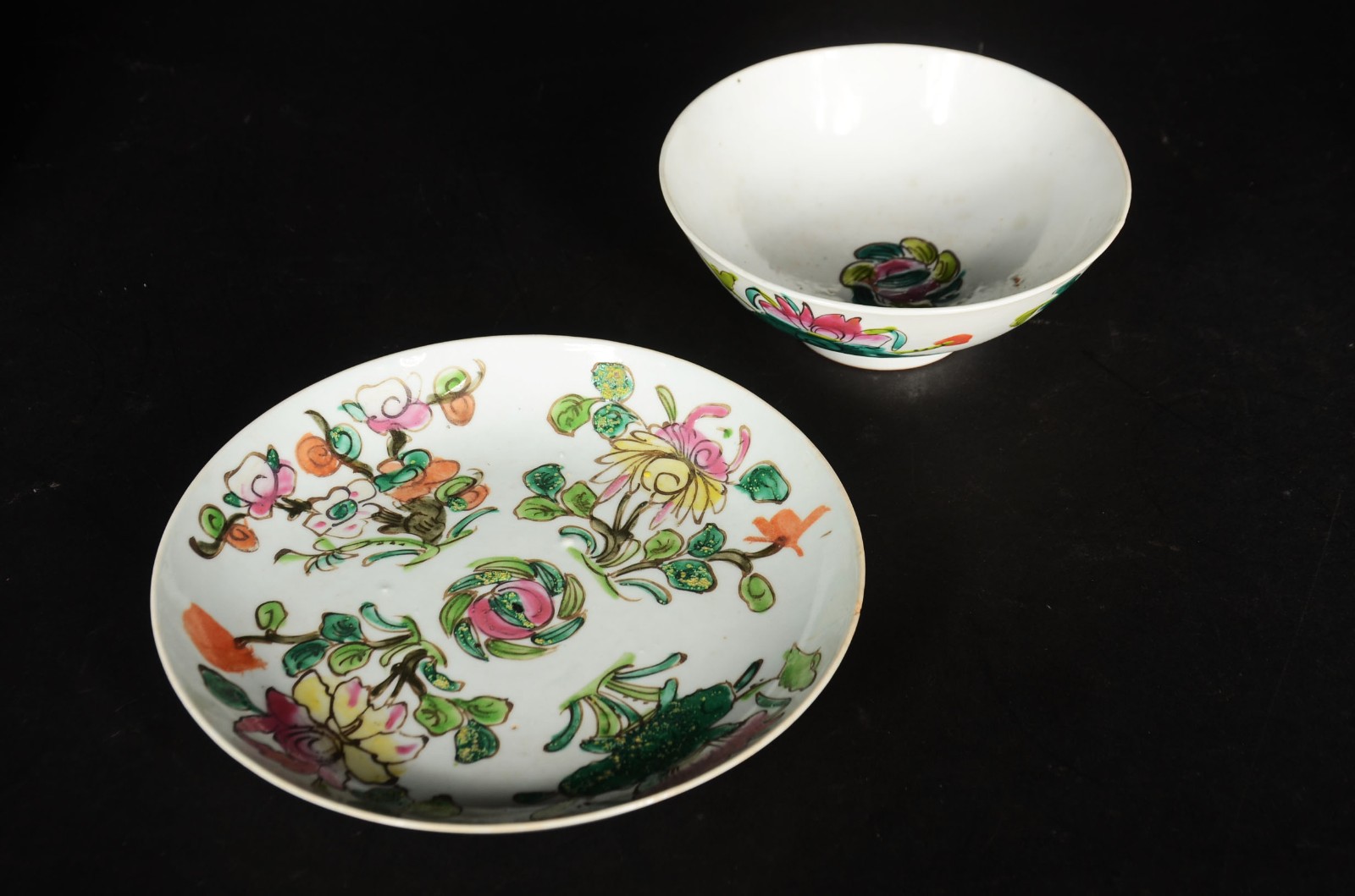 Seis peças diversas de porcelana oriental, sendo: dois bules, dois... - foto 3 de 10