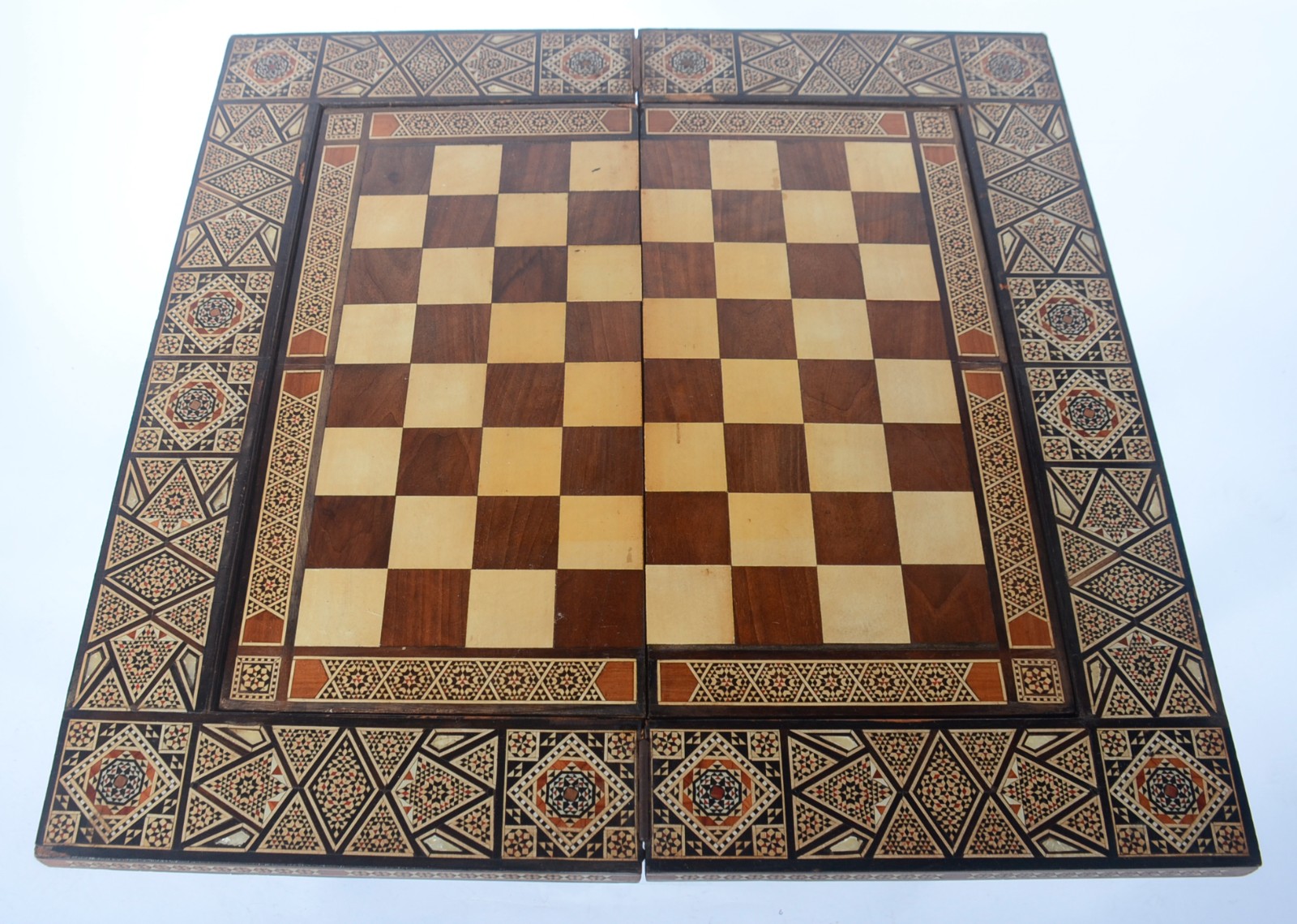 Mesa de jogo marroquina de madeira com incrustações, tampo dobrável... - foto 4 de 11