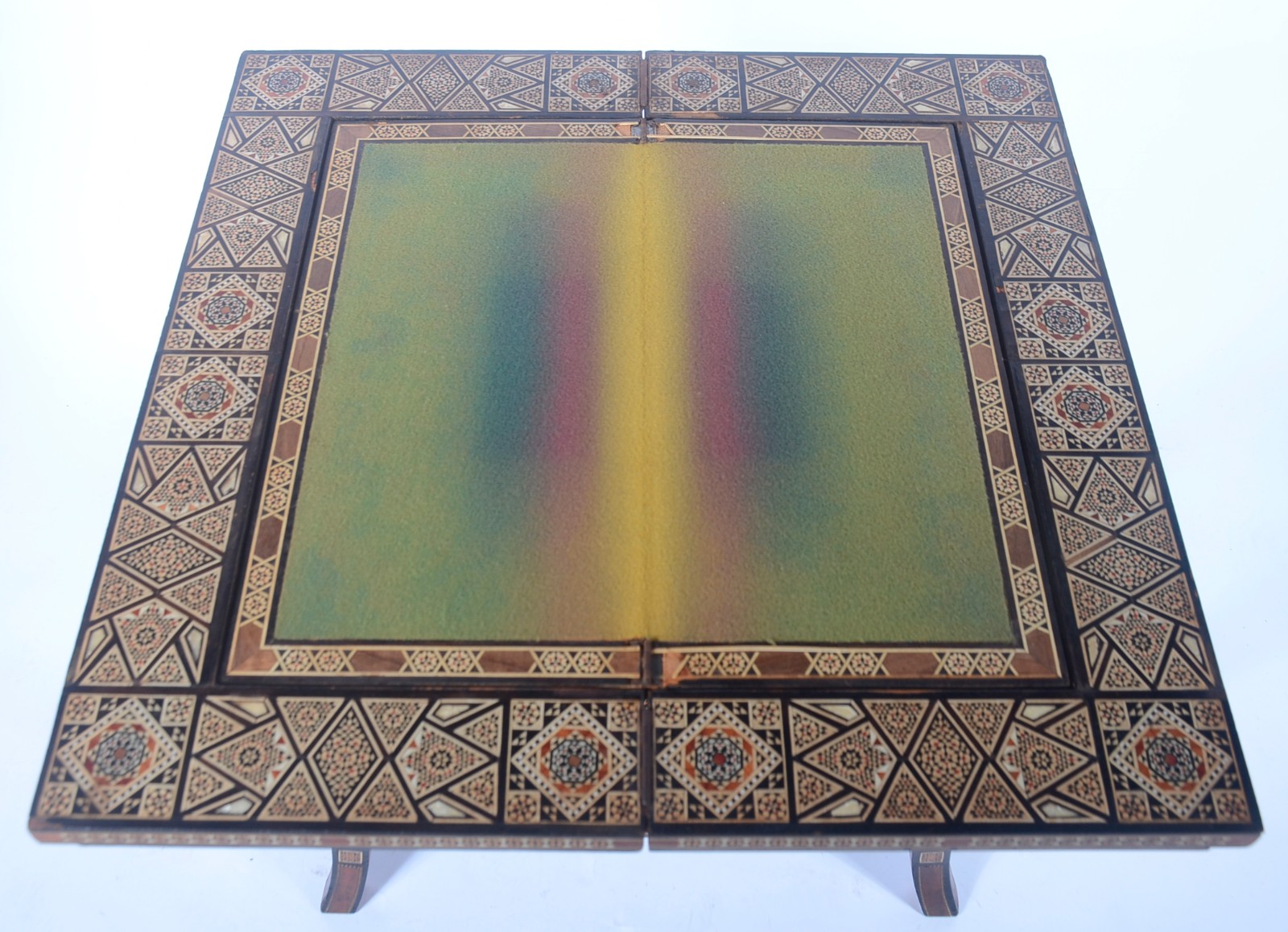 Mesa de jogo marroquina de madeira com incrustações, tampo dobrável... - foto 5 de 11