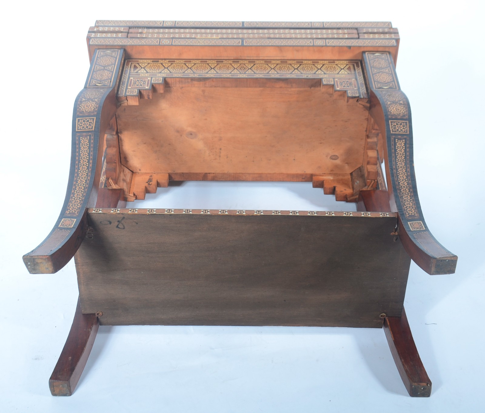 Mesa de jogo marroquina de madeira com incrustações, tampo dobrável... - foto 11 de 11