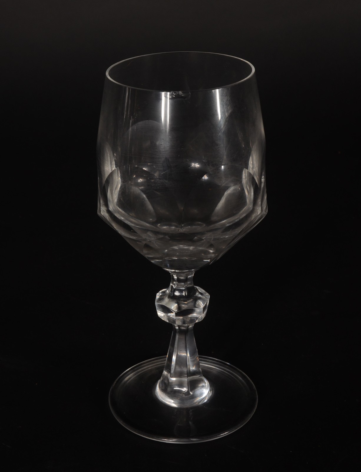 Serviço de cristal Hering com bases facetadas, composto de: 12 flutes... - foto 7 de 7