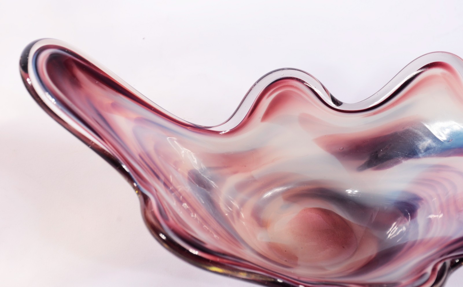 Duas peças decorativas de murano, sendo uma na cor âmbar com vazados... - foto 5 de 6