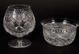 Diversas peças, sendo: Seis taças para cognac d... - Diversas peças, sendo: Seis taças para cognac de cristal lapidado e 6 bowls ingleses, assinados Webb.