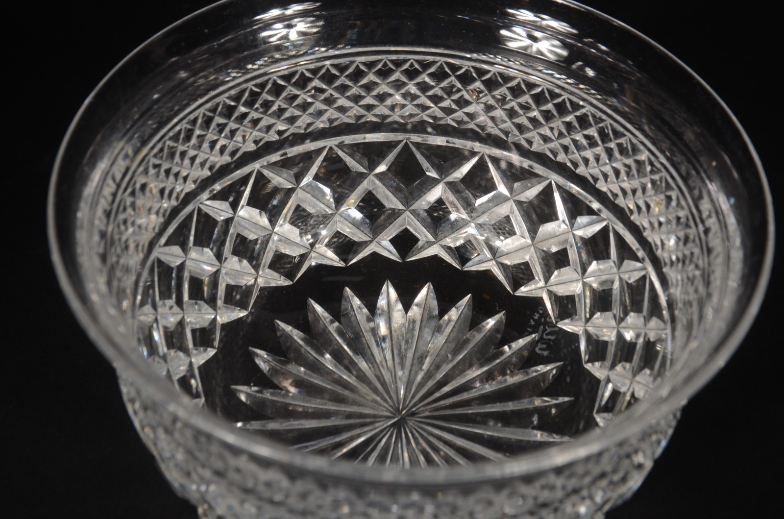 Diversas peças, sendo: Seis taças para cognac de cristal lapidado e 6... - foto 6 de 9