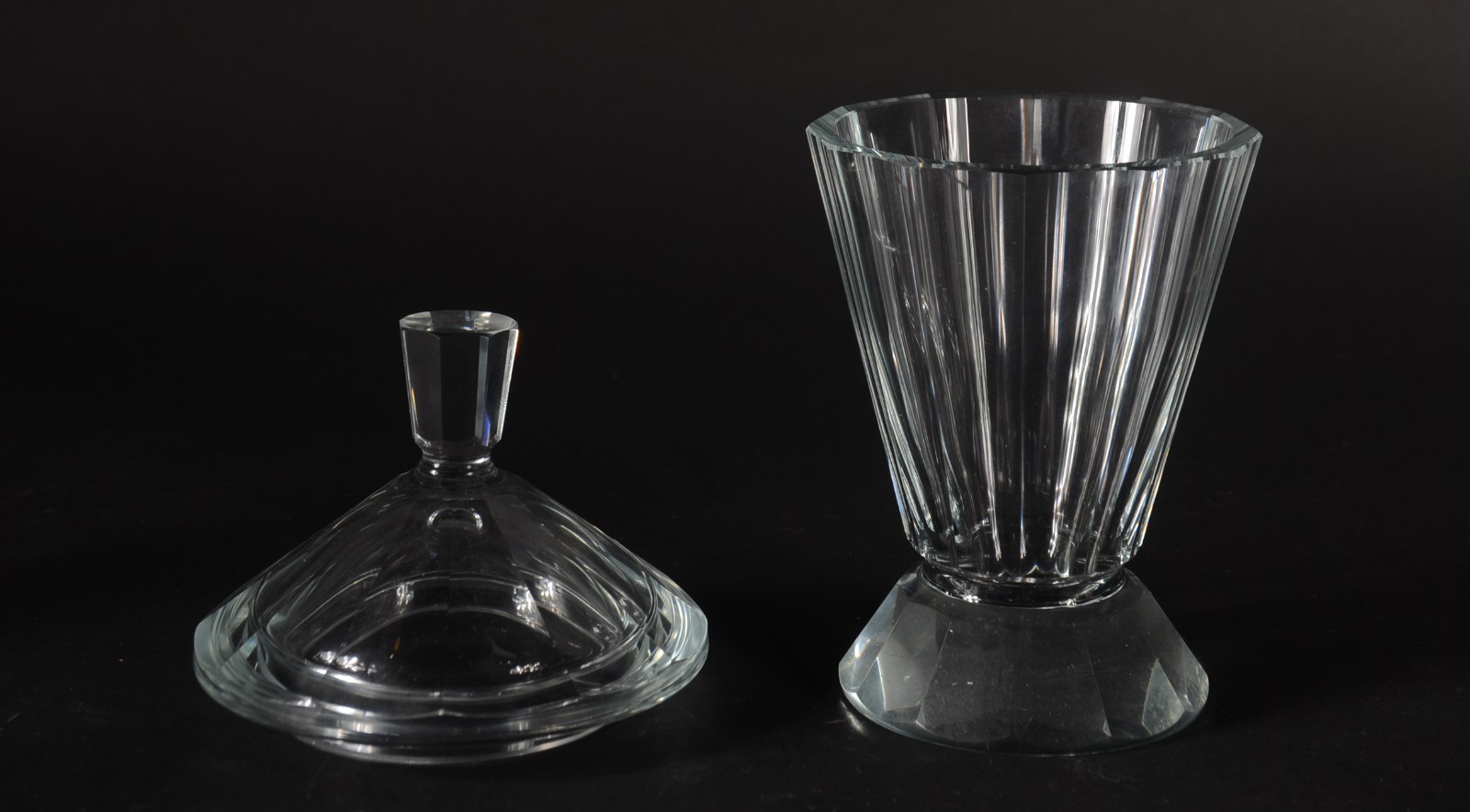 Diversas peças de cristal, sendo: 6 copinhos para licor com base... - foto 6 de 11