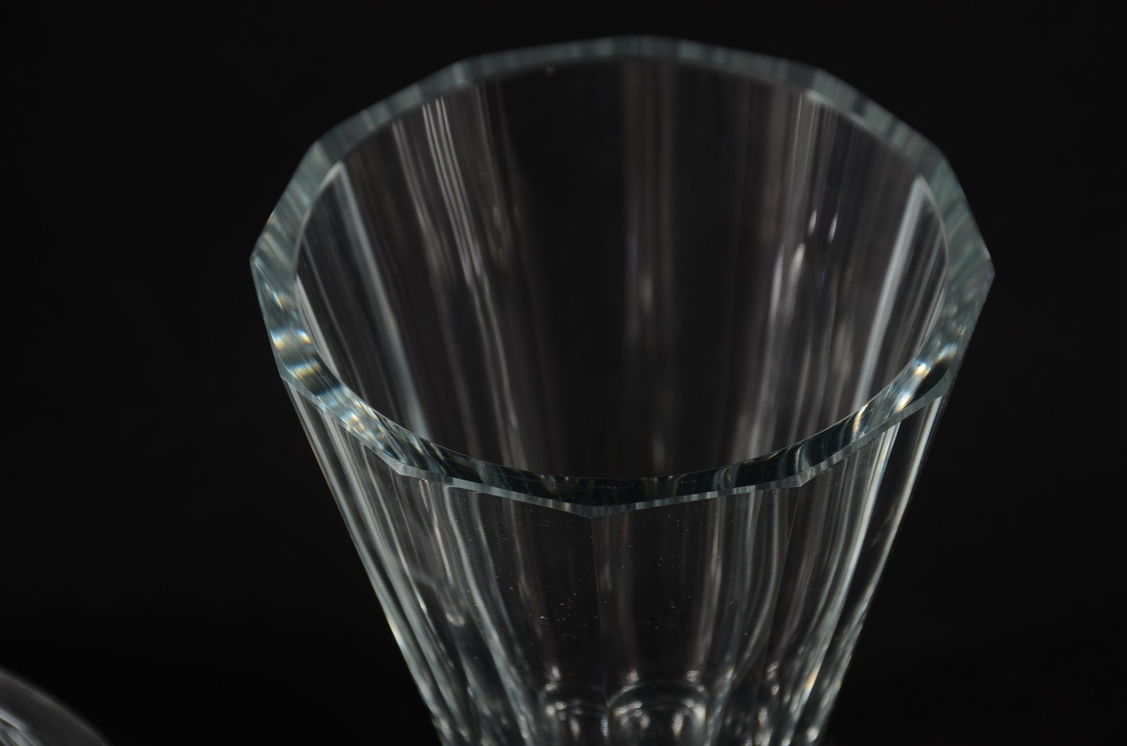 Diversas peças de cristal, sendo: 6 copinhos para licor com base... - foto 7 de 11