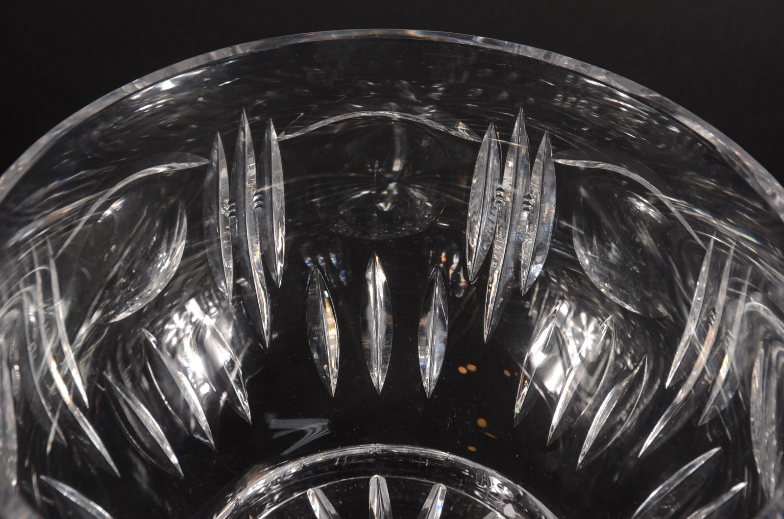 Conjunto de poncheira de cristal lapidado com 11 taças (outra... - foto 7 de 11