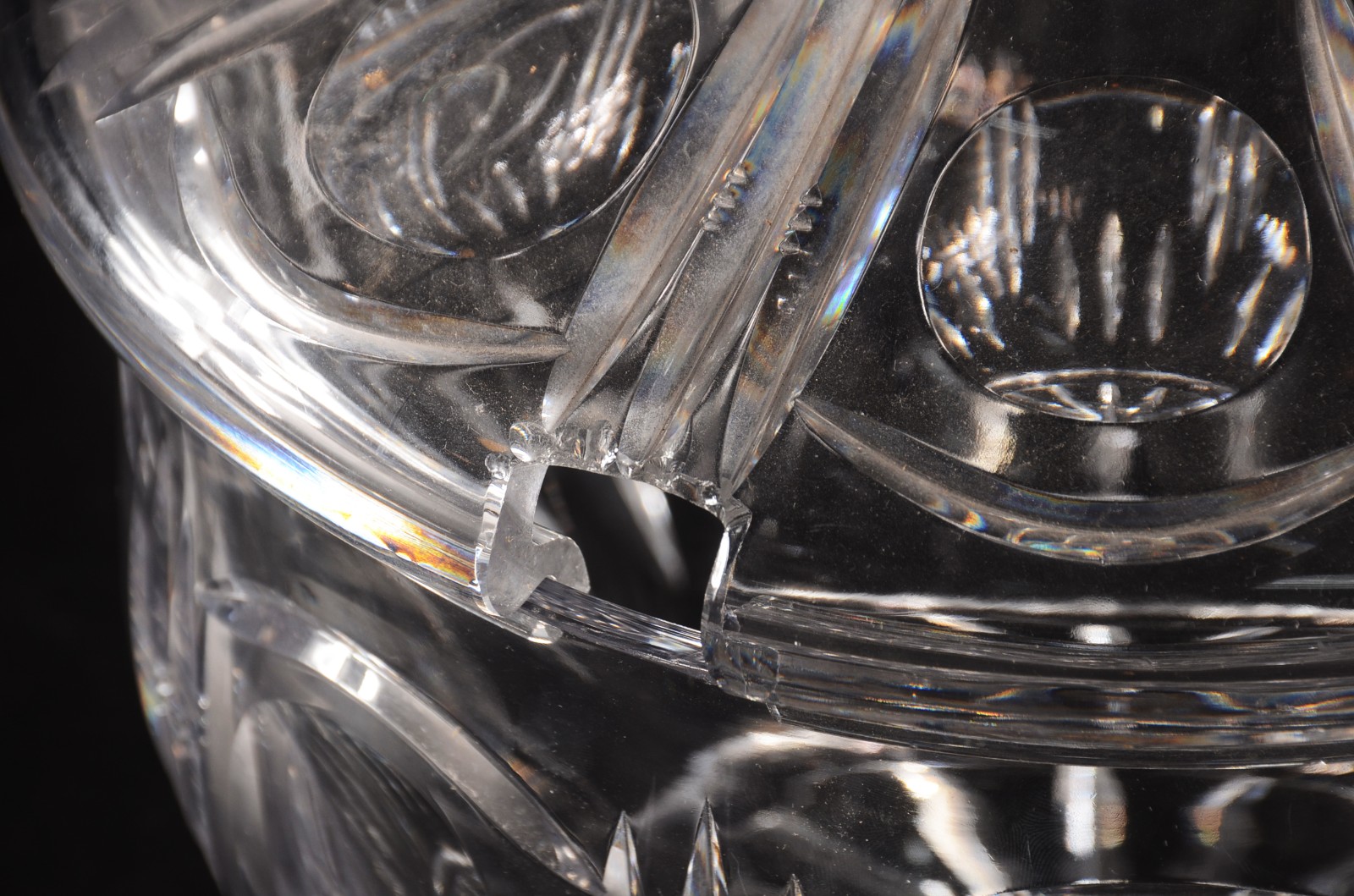 Conjunto de poncheira de cristal lapidado com 11 taças (outra... - foto 9 de 11