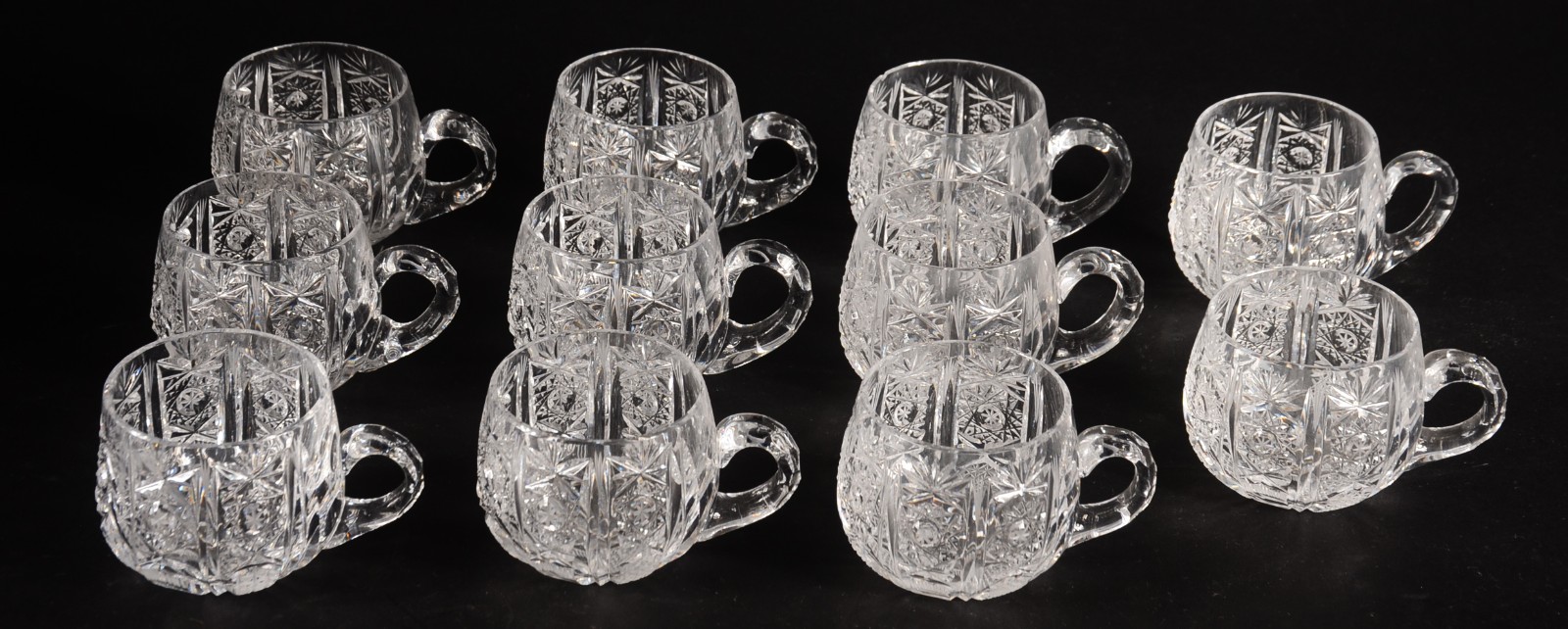 Conjunto de poncheira de cristal lapidado com 11 taças (outra... - foto 10 de 11