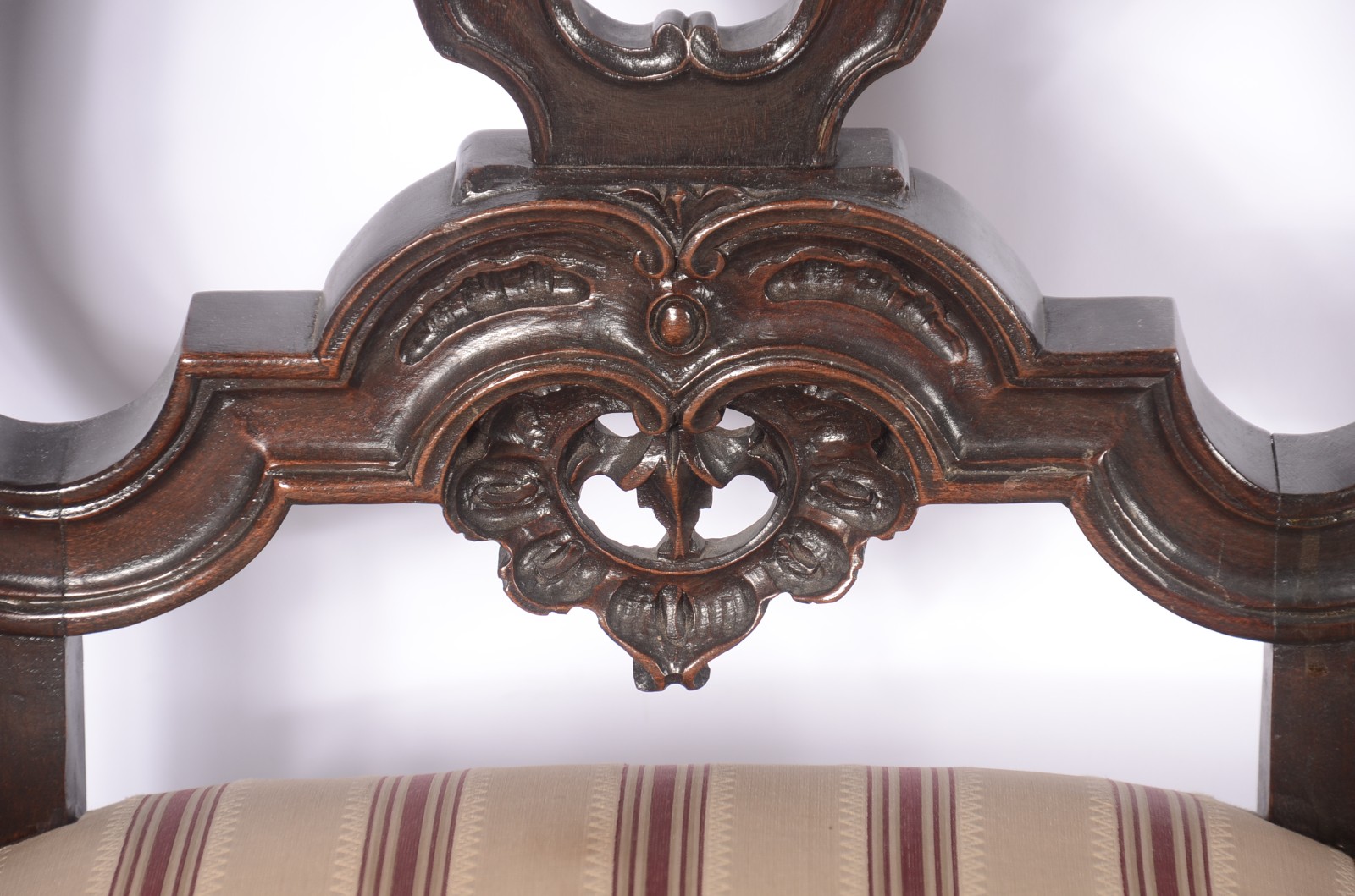 Conjunto com 8 cadeiras para sala de jantar de madeira nobre, estilo... - foto 4 de 11