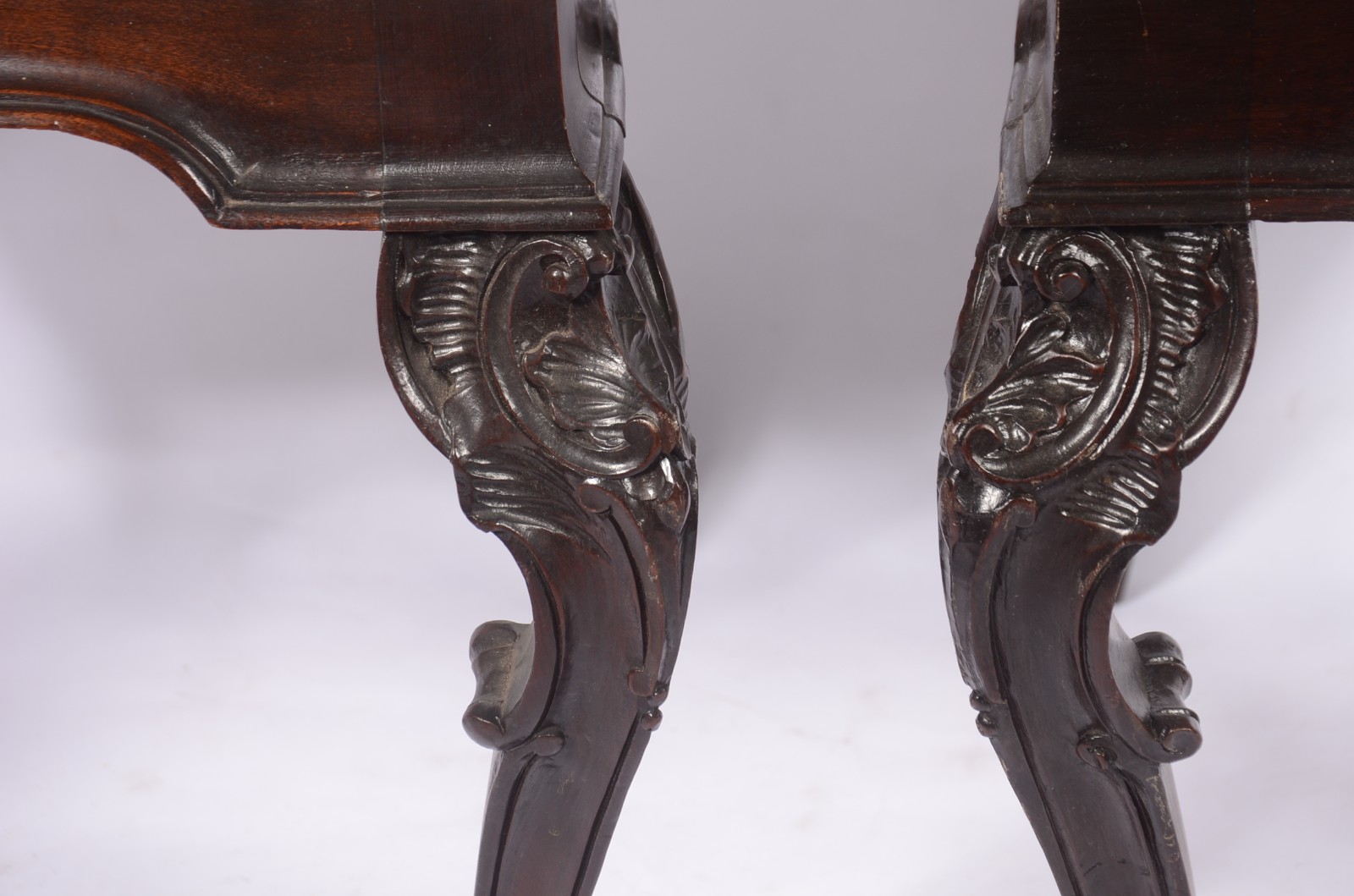 Conjunto com 8 cadeiras para sala de jantar de madeira nobre, estilo... - foto 5 de 11