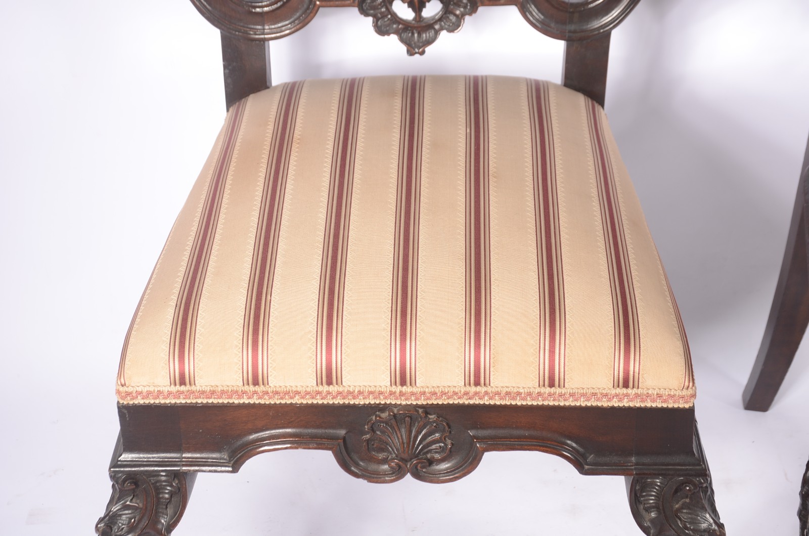 Conjunto com 8 cadeiras para sala de jantar de madeira nobre, estilo... - foto 6 de 11
