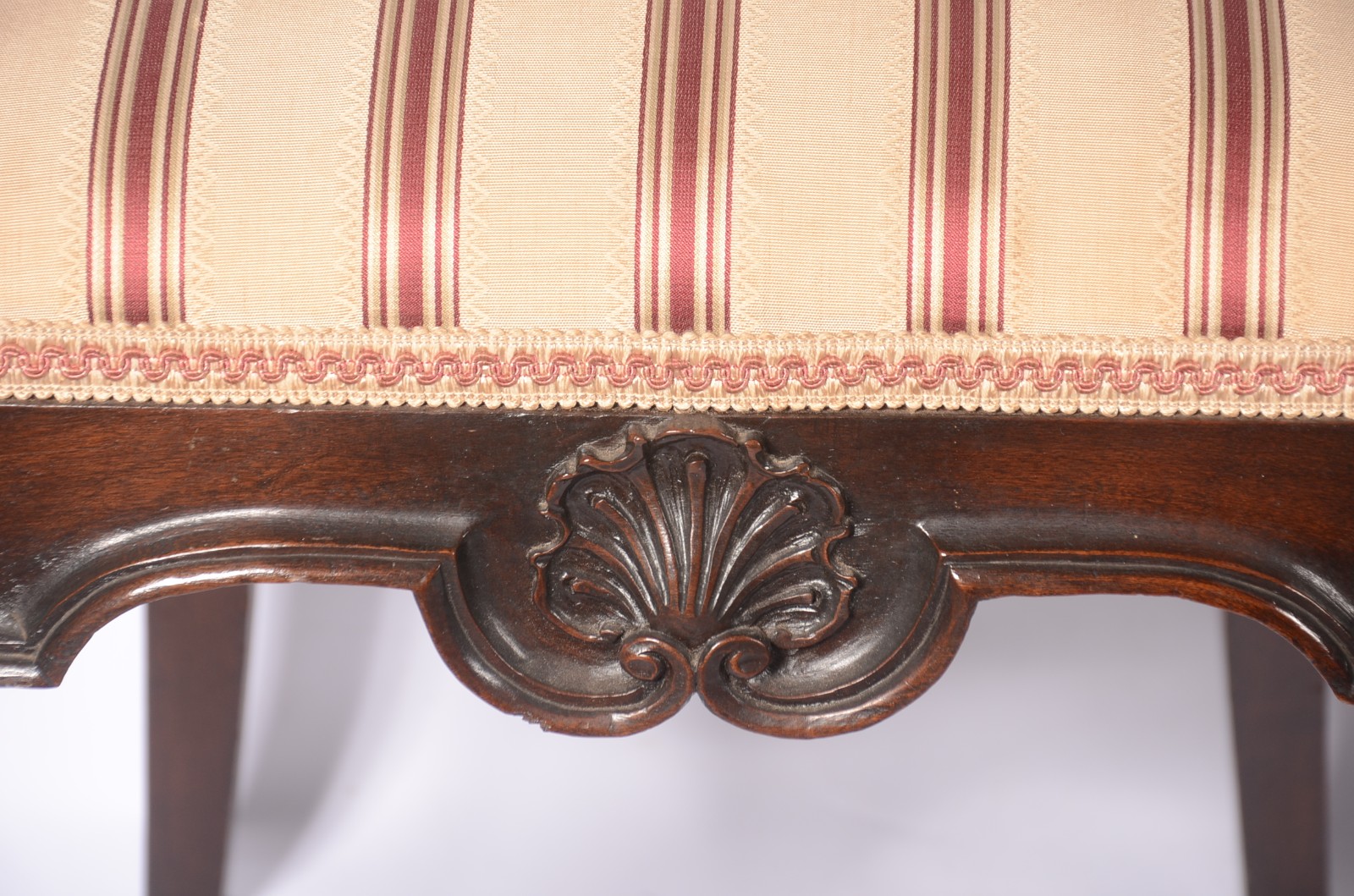 Conjunto com 8 cadeiras para sala de jantar de madeira nobre, estilo... - foto 8 de 11