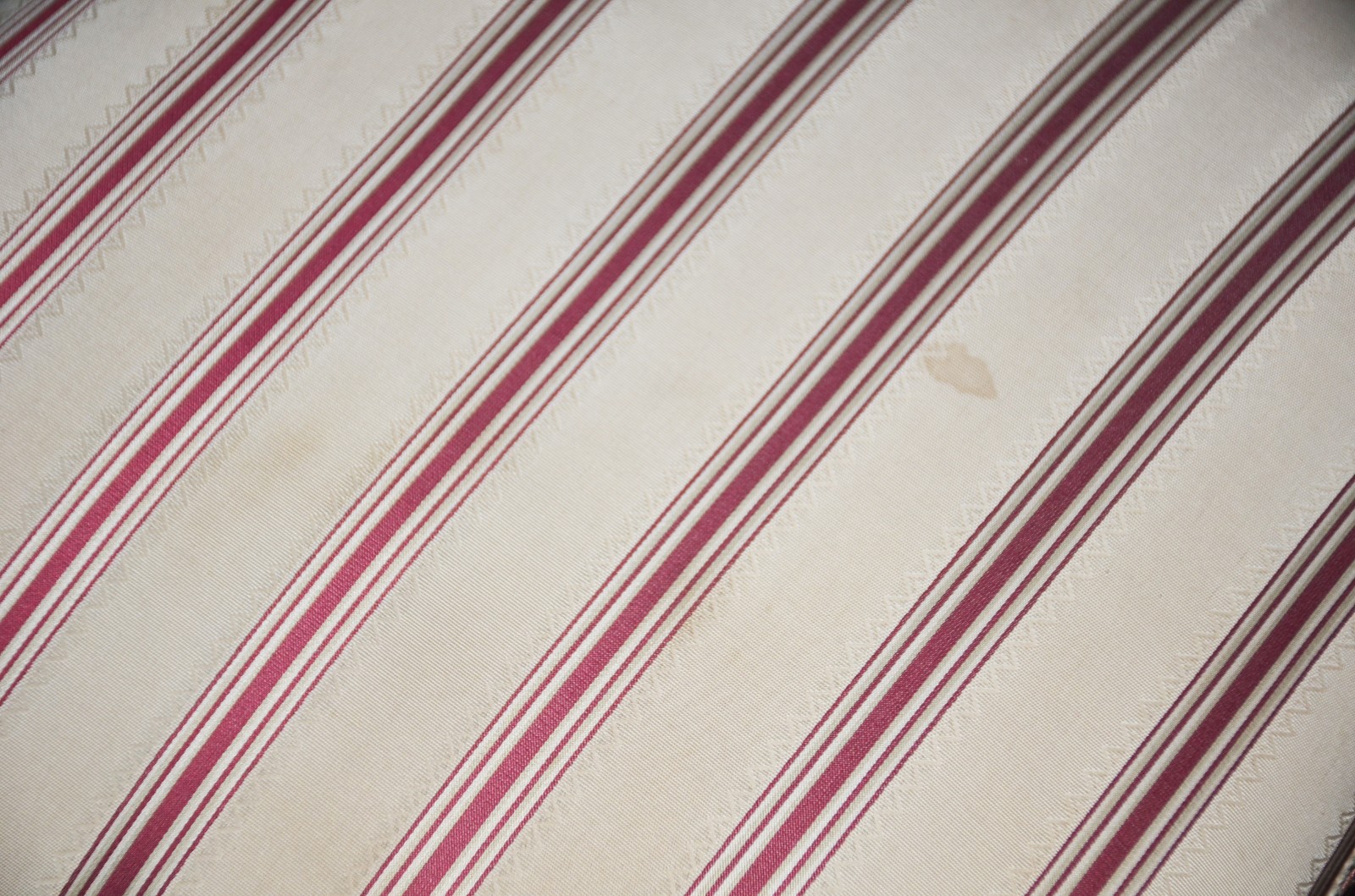 Conjunto com 8 cadeiras para sala de jantar de madeira nobre, estilo... - foto 9 de 11