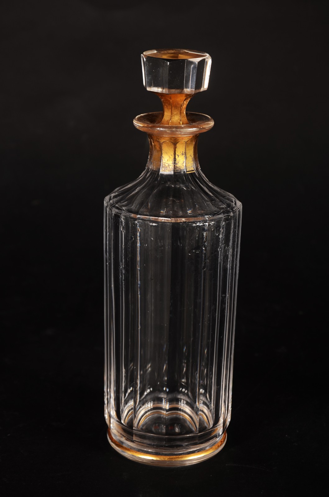 Quatro pequenas garrafas de cristal, modelos diversos. Uma delas... - foto 4 de 10
