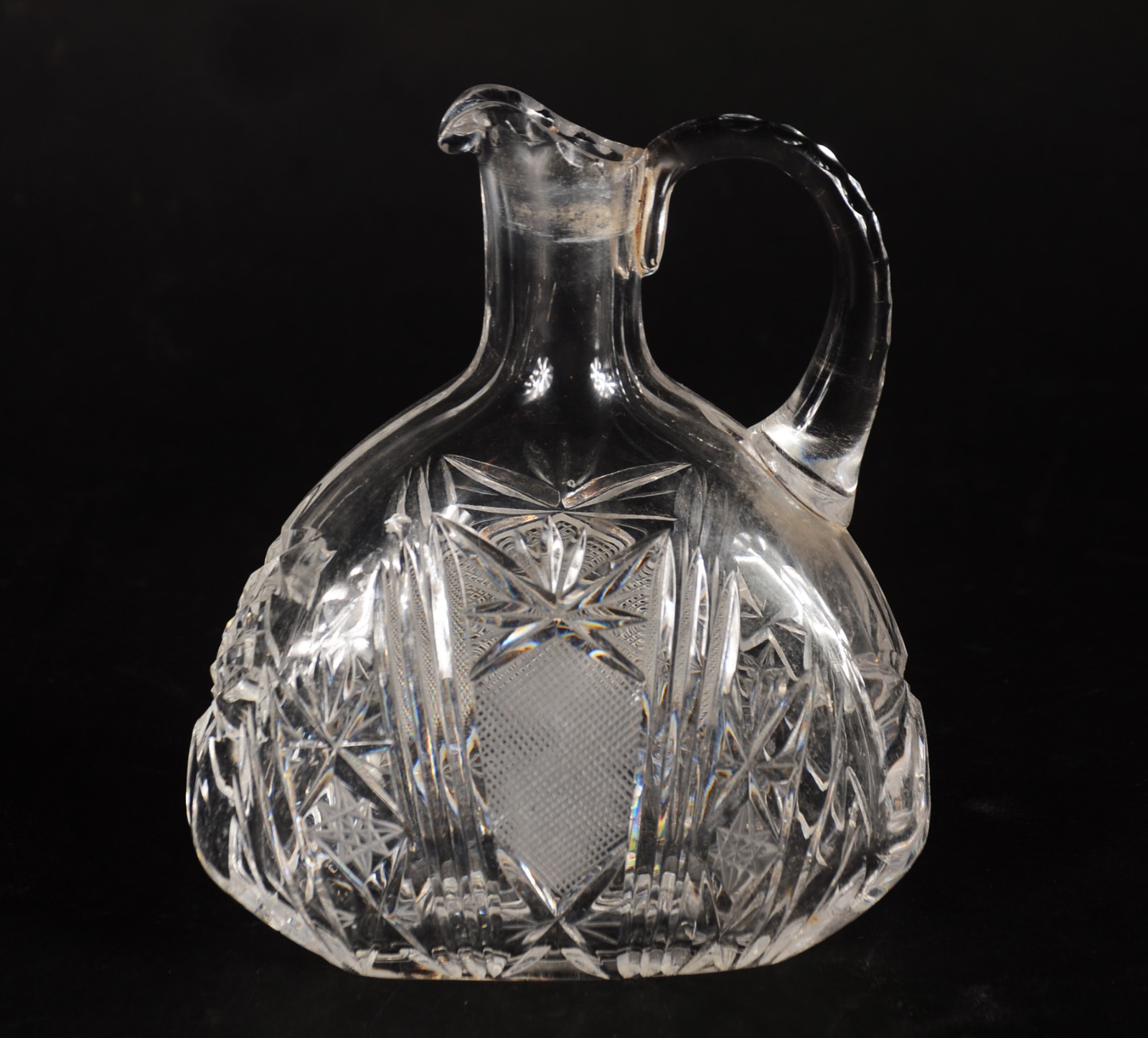 Quatro pequenas garrafas de cristal, modelos diversos. Uma delas... - foto 5 de 10