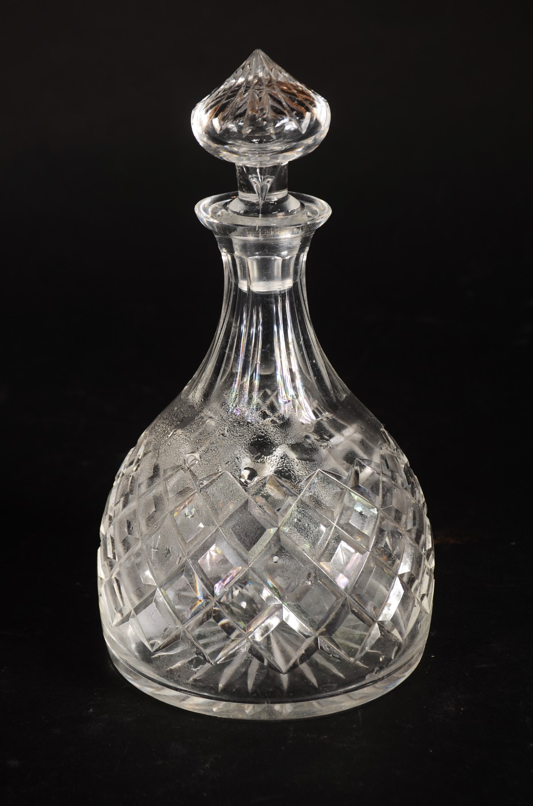 Quatro pequenas garrafas de cristal, modelos diversos. Uma delas... - foto 6 de 10