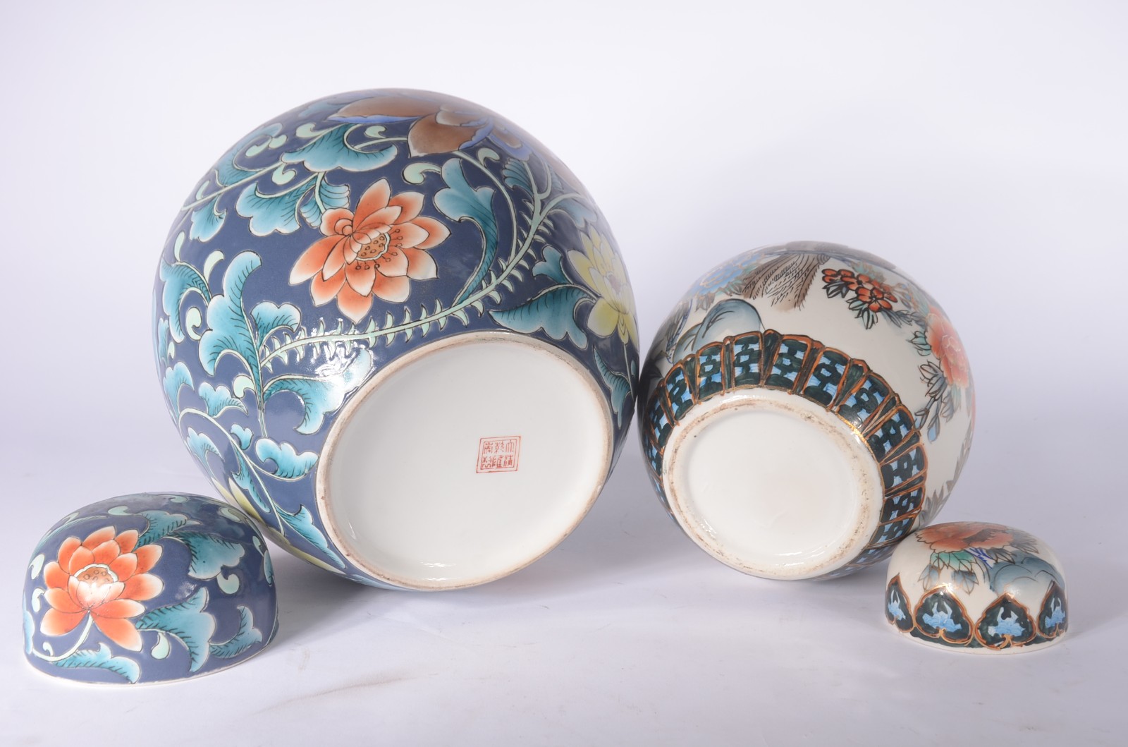 Dois potiches de porcelana oriental policromada. - foto 7 de 8