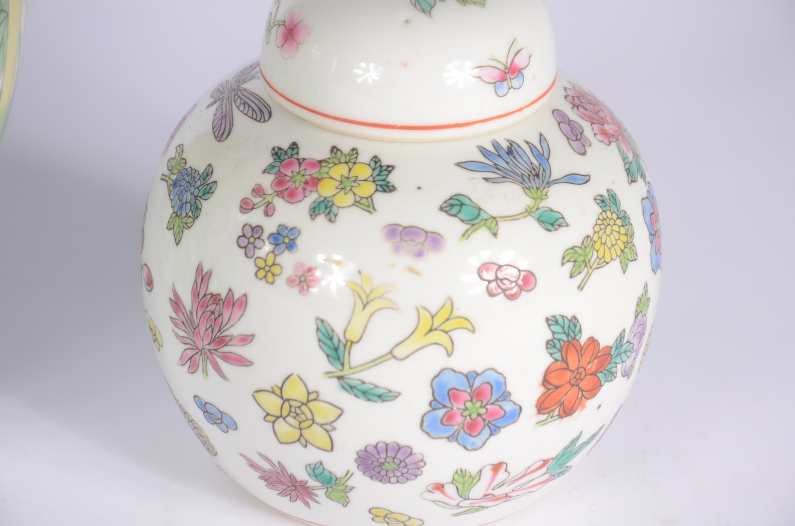 Três potiches de porcelana oriental policromada. - foto 3 de 11