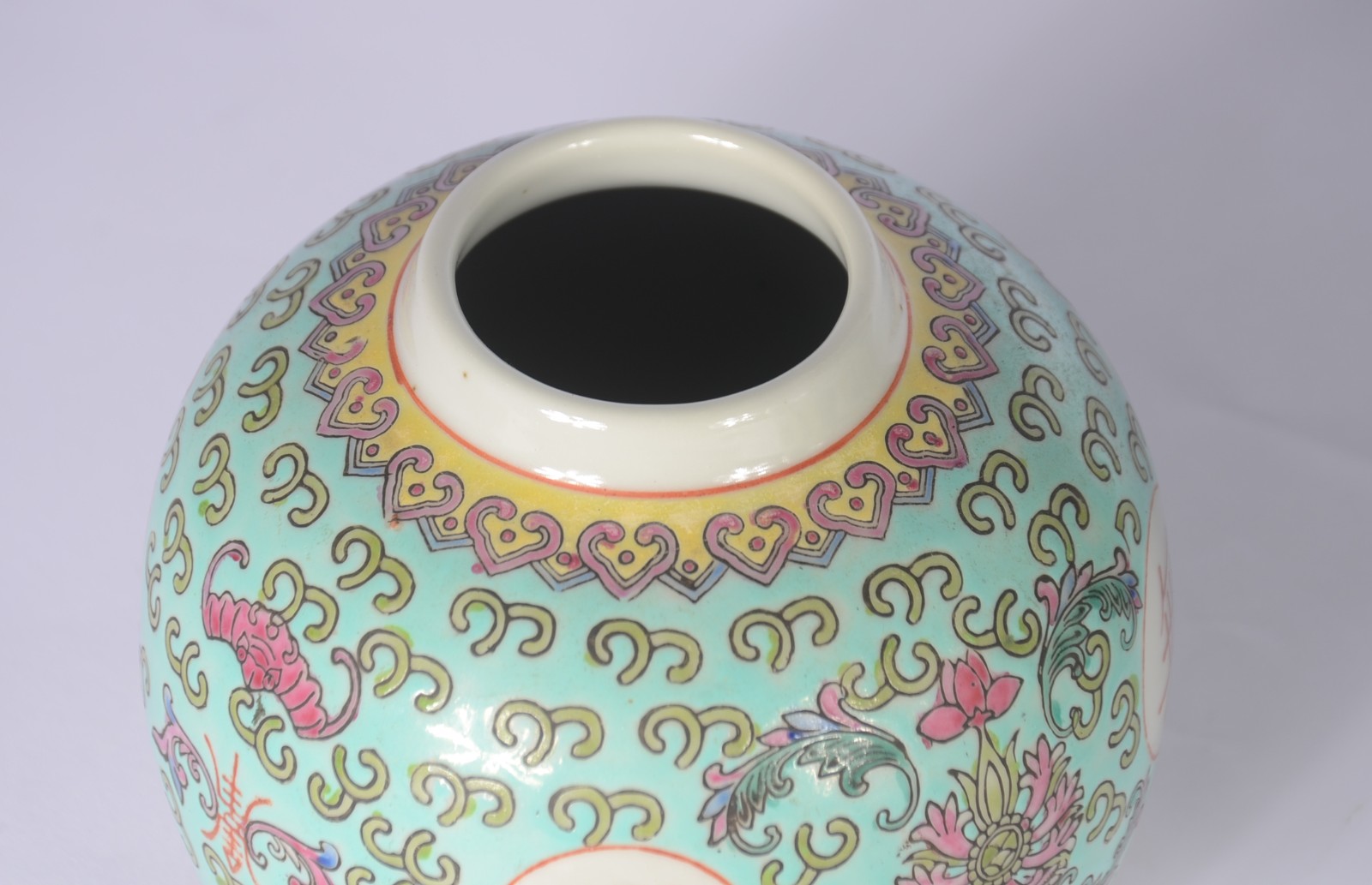 Três potiches de porcelana oriental policromada. - foto 5 de 11