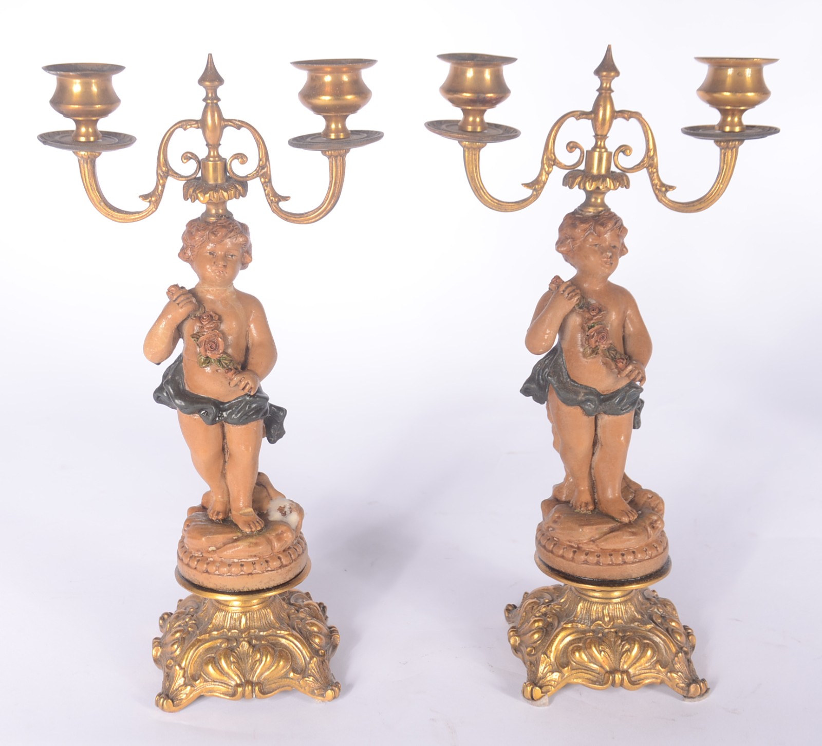 Quatro peças decorativas: sendo um par de candelabros de metal... - foto 9 de 11