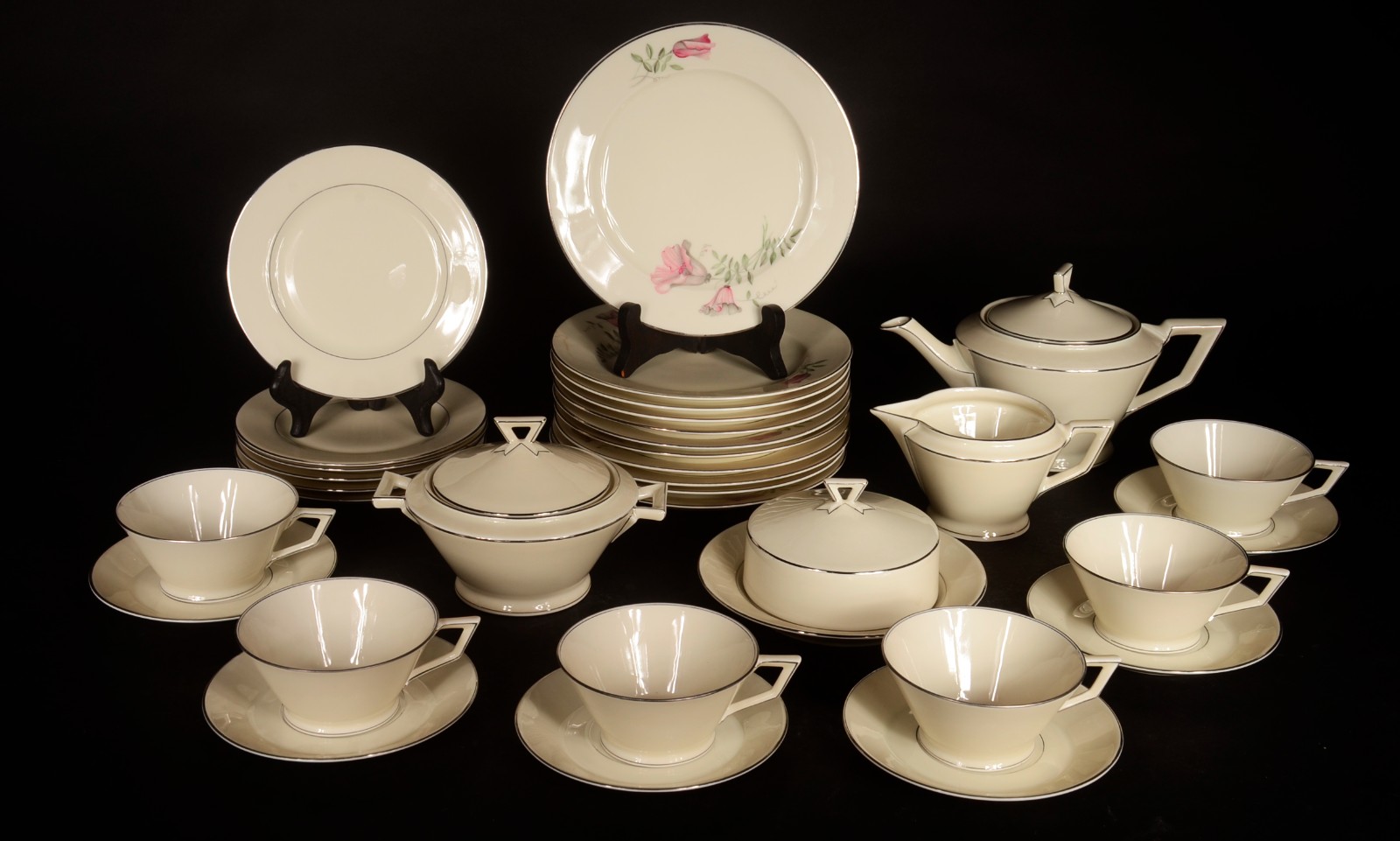 Serviço de chá de porcelana tcheca "Royal Ivory", composto de: 6... - foto 1 de 11