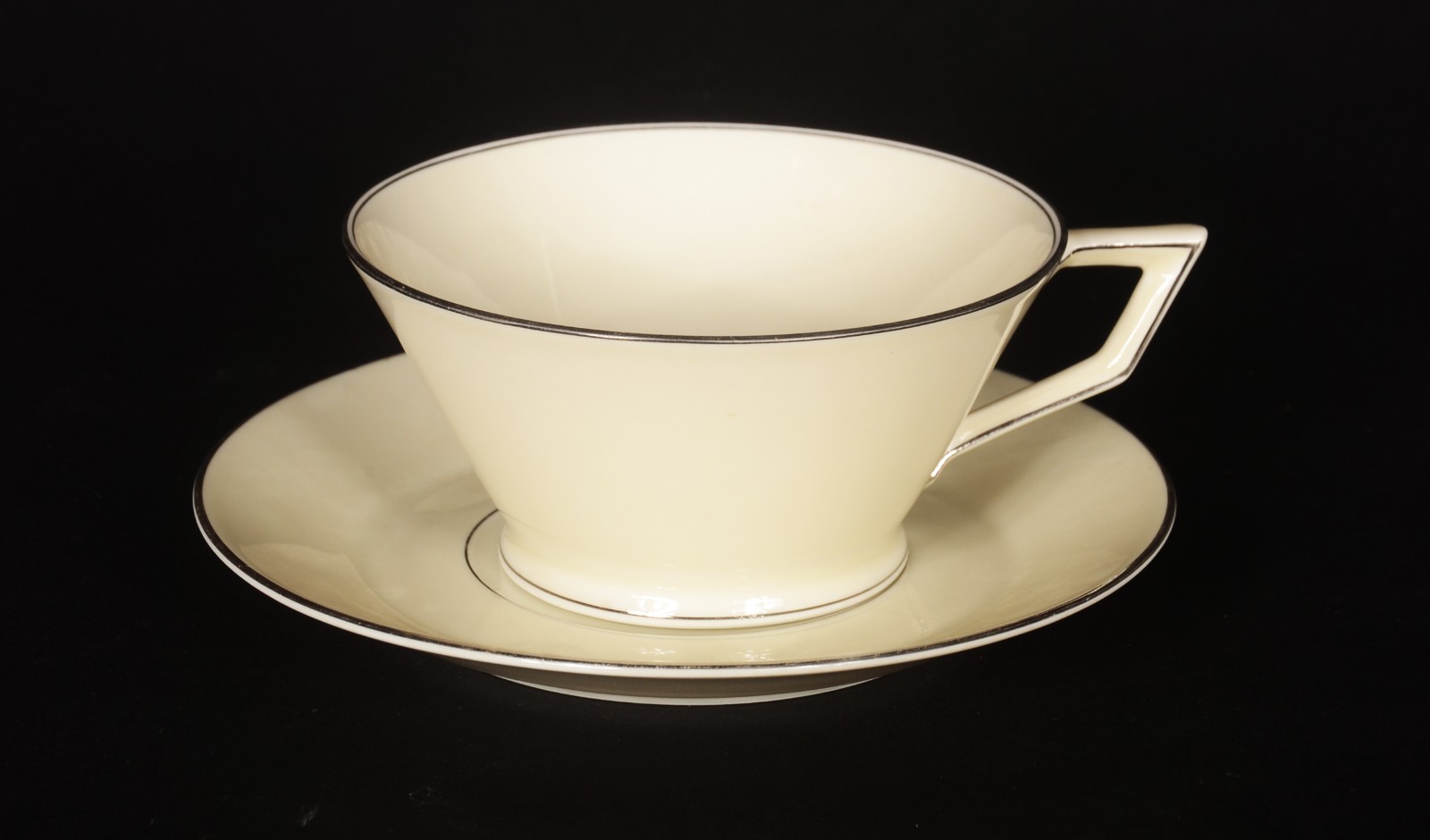 Serviço de chá de porcelana tcheca "Royal Ivory", composto de: 6... - foto 7 de 11
