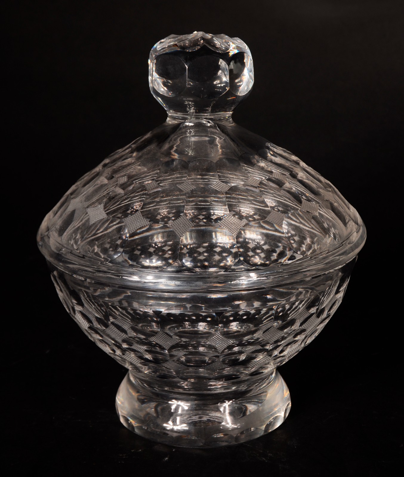 Bomboniere de cristal lapidado. - foto 1 de 9