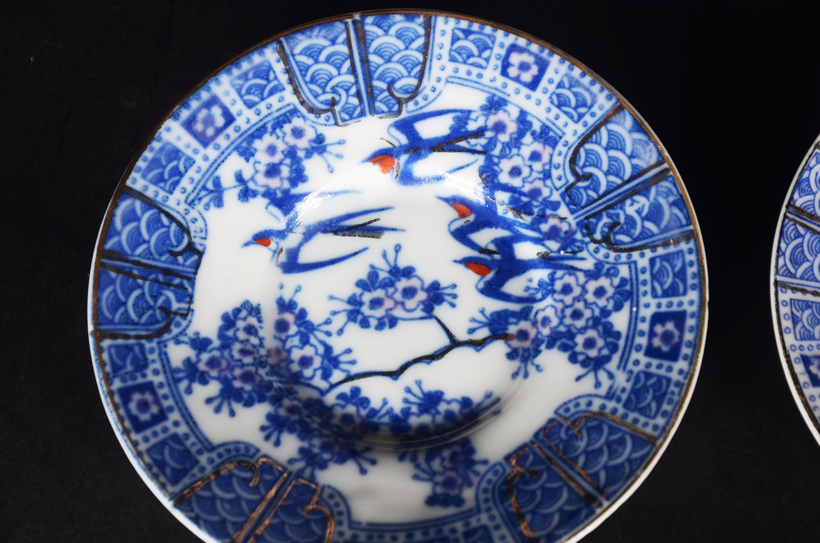 Conjunto com 12 xícaras de porcelana japonesa "pombinho". - foto 3 de 6