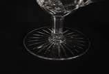 Diversas copos de cristal lapidado, diferentes ... - Diversas copos de cristal lapidado, diferentes formatos, sendo: 11 taças para champagne, 9 taças com alças (bicados), 6 cálices para vinho do Po...