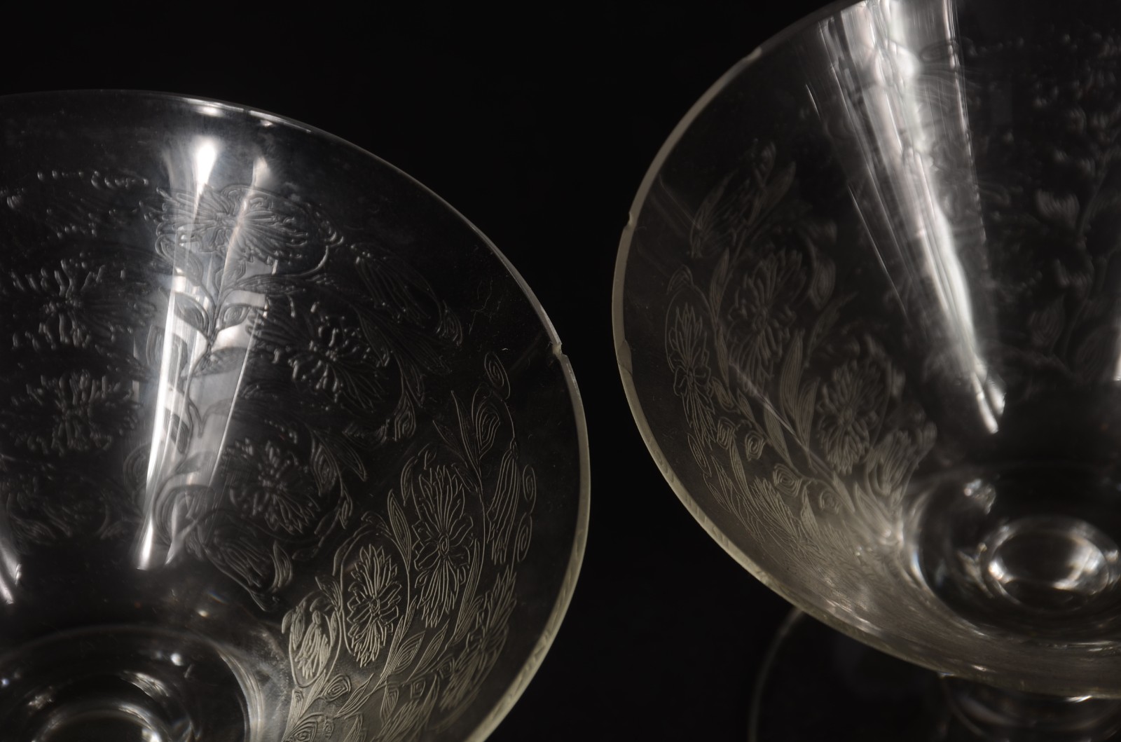 Serviço de cristal lavrado, composto de: 11 taças de champagne... - foto 7 de 7