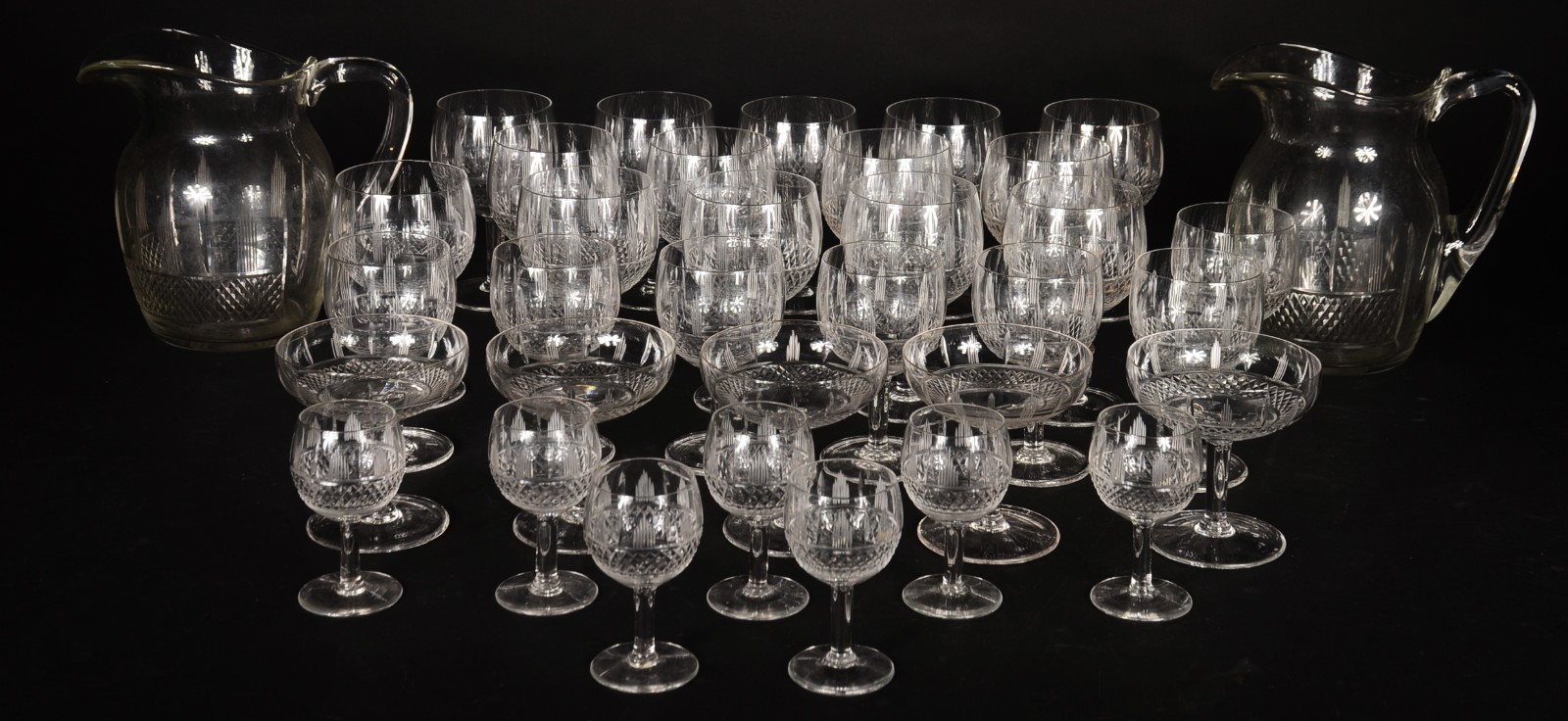 Serviço de cristal lapidado, composto de: 14 para vinho tinto, 7 para... - foto 1 de 8