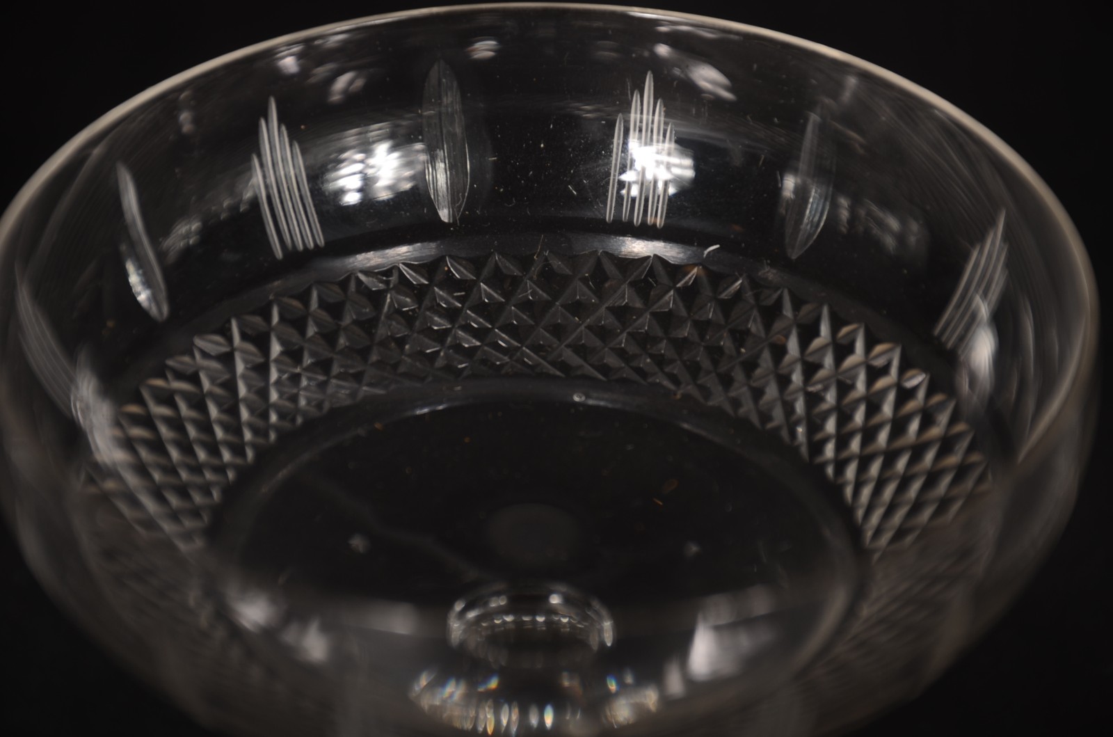 Serviço de cristal lapidado, composto de: 14 para vinho tinto, 7 para... - foto 3 de 8